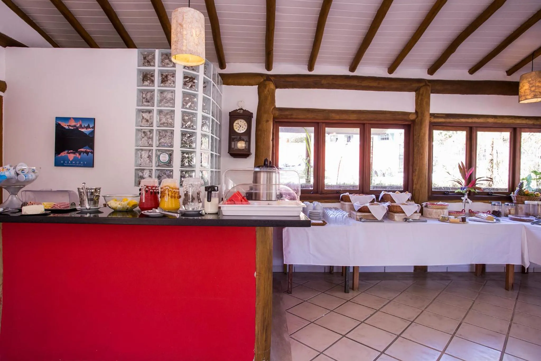 Buffet breakfast in Pousada Refugio da Harmonia