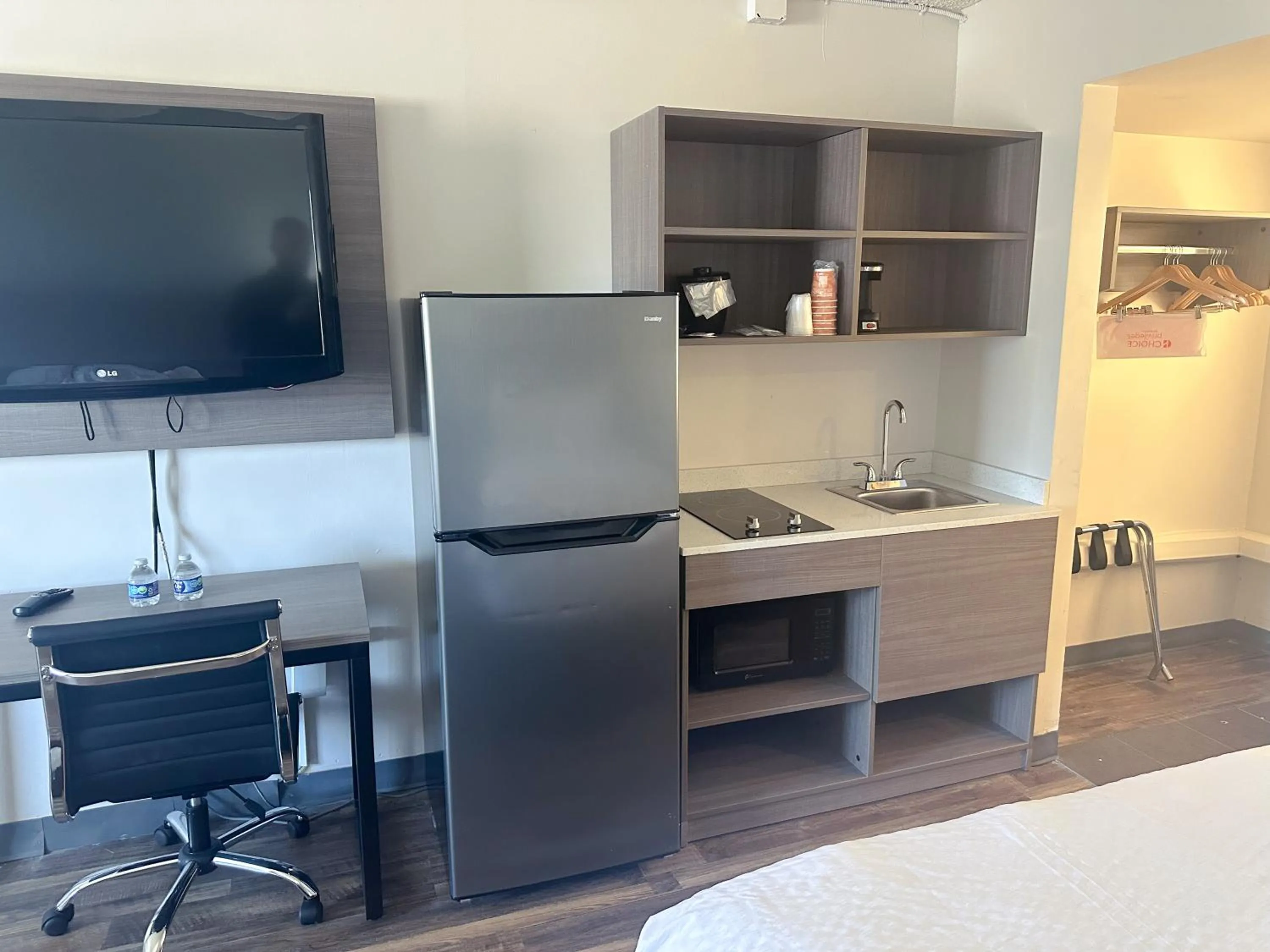 Kitchen or kitchenette in Clarion Inn