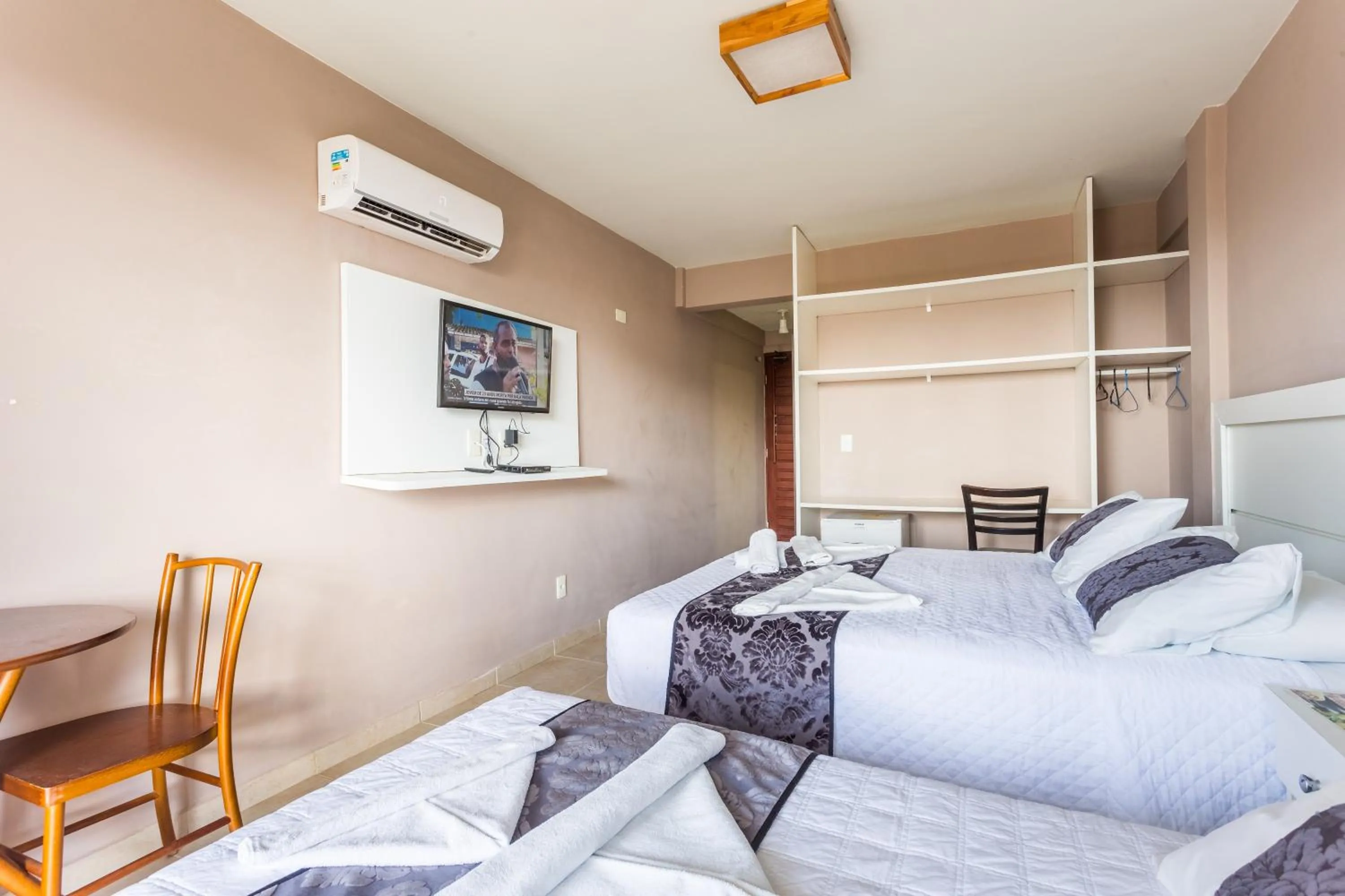 Photo of the whole room, Bed in Pousada Iandê