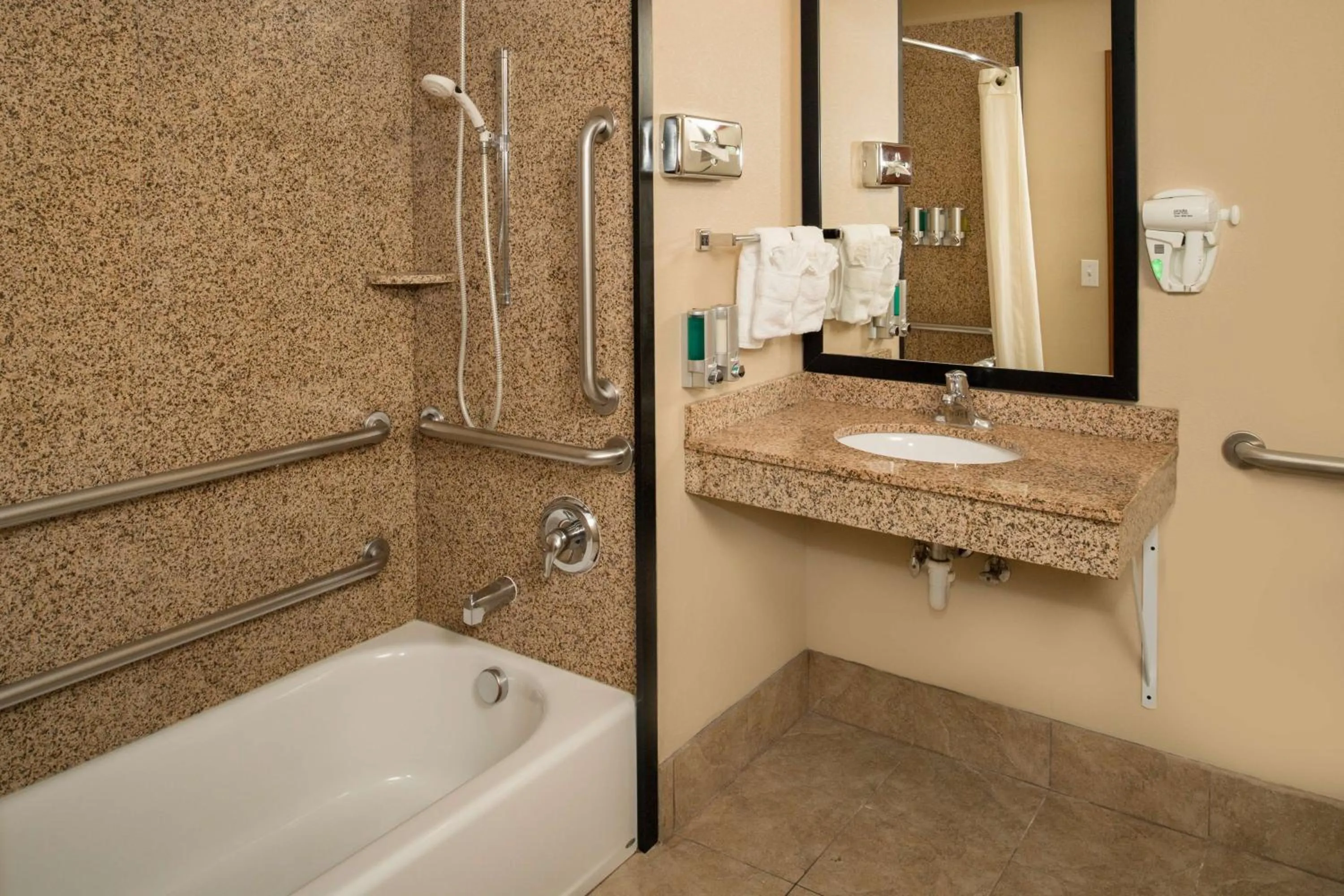 Bathroom in Best Western Kennewick Tri-Cities Center