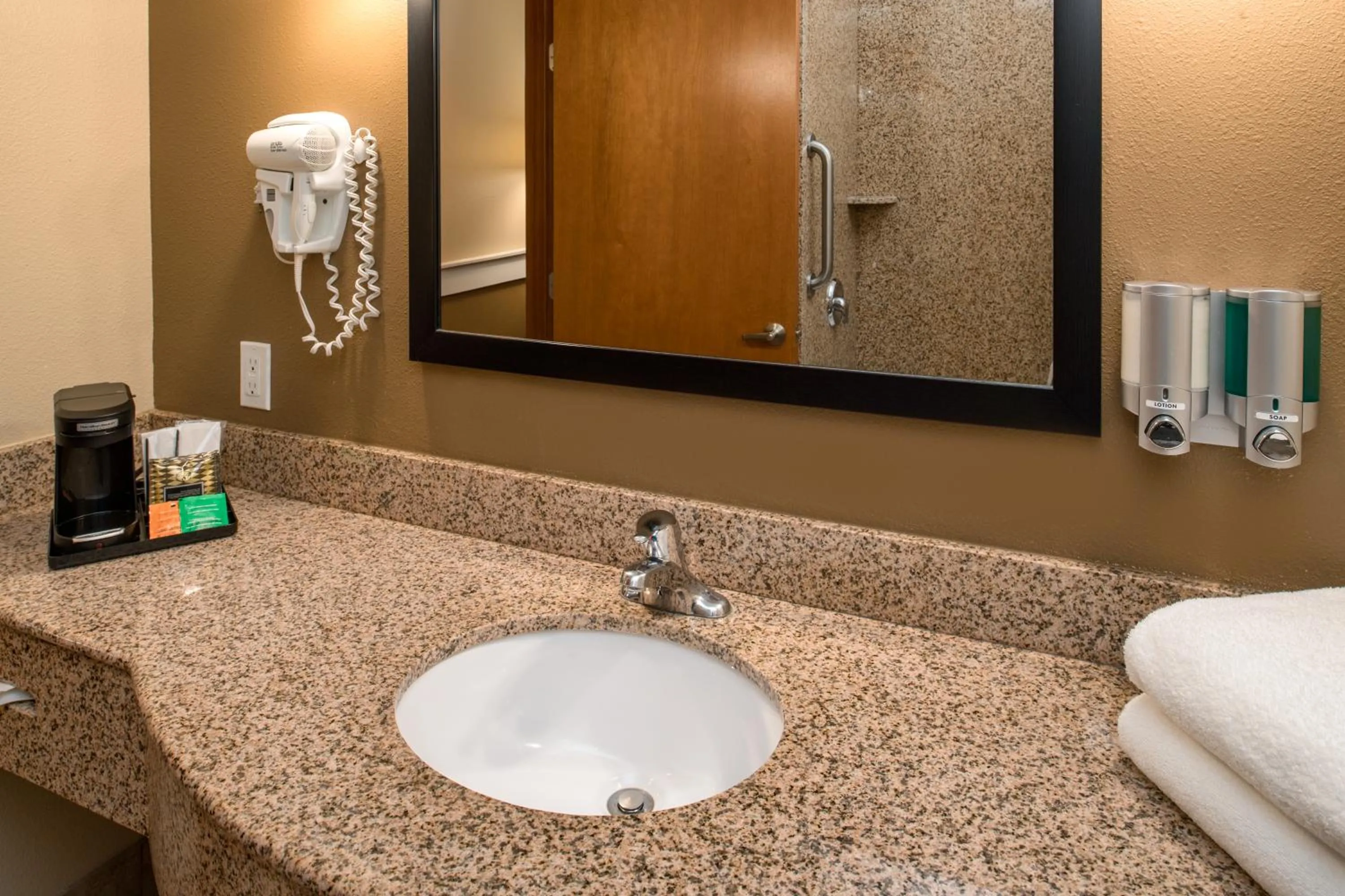 Bathroom in Best Western Kennewick Tri-Cities Center
