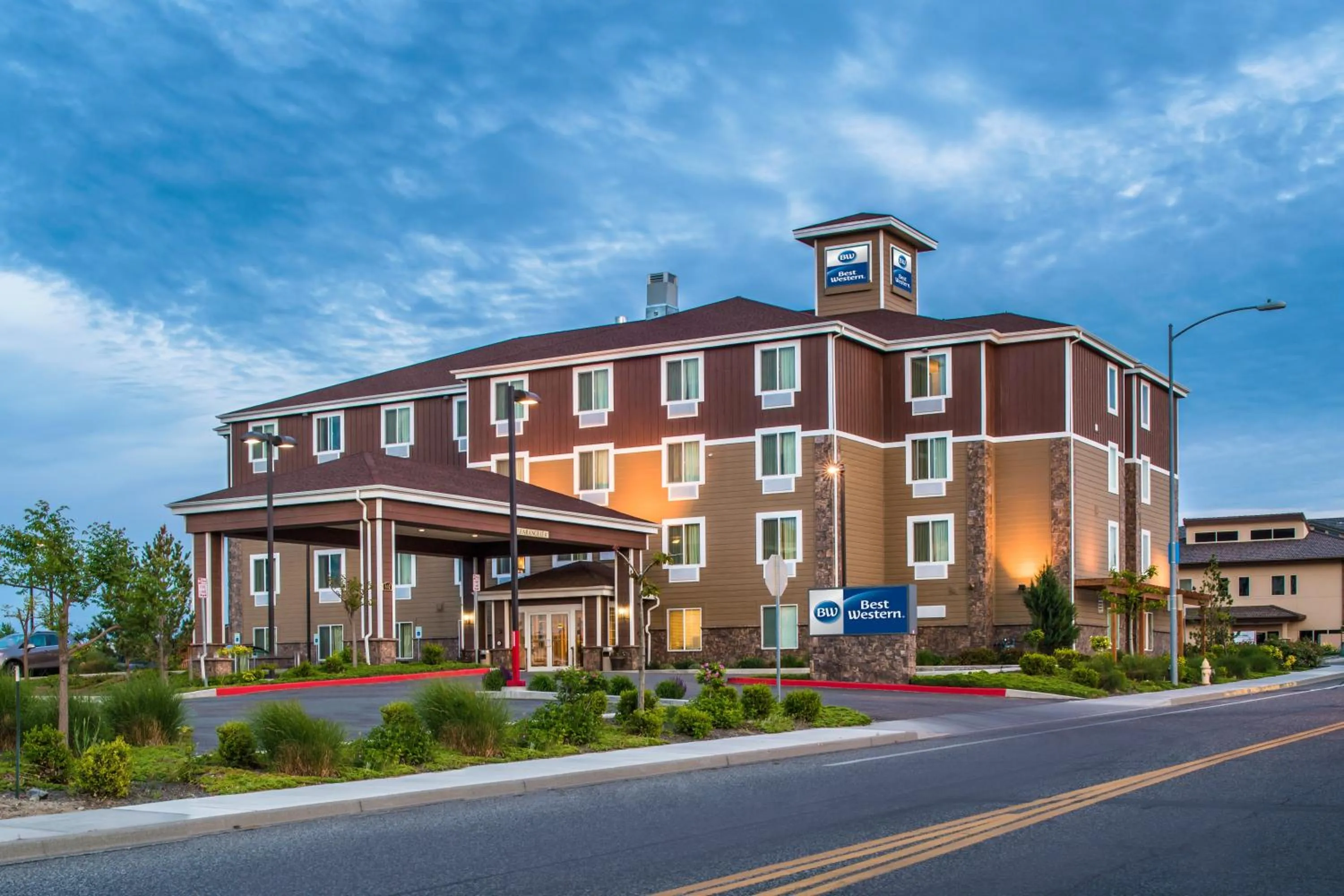 Property building in Best Western Kennewick Tri-Cities Center