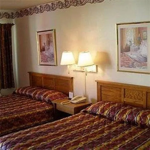 Bed in Red Carpet Inn Starke