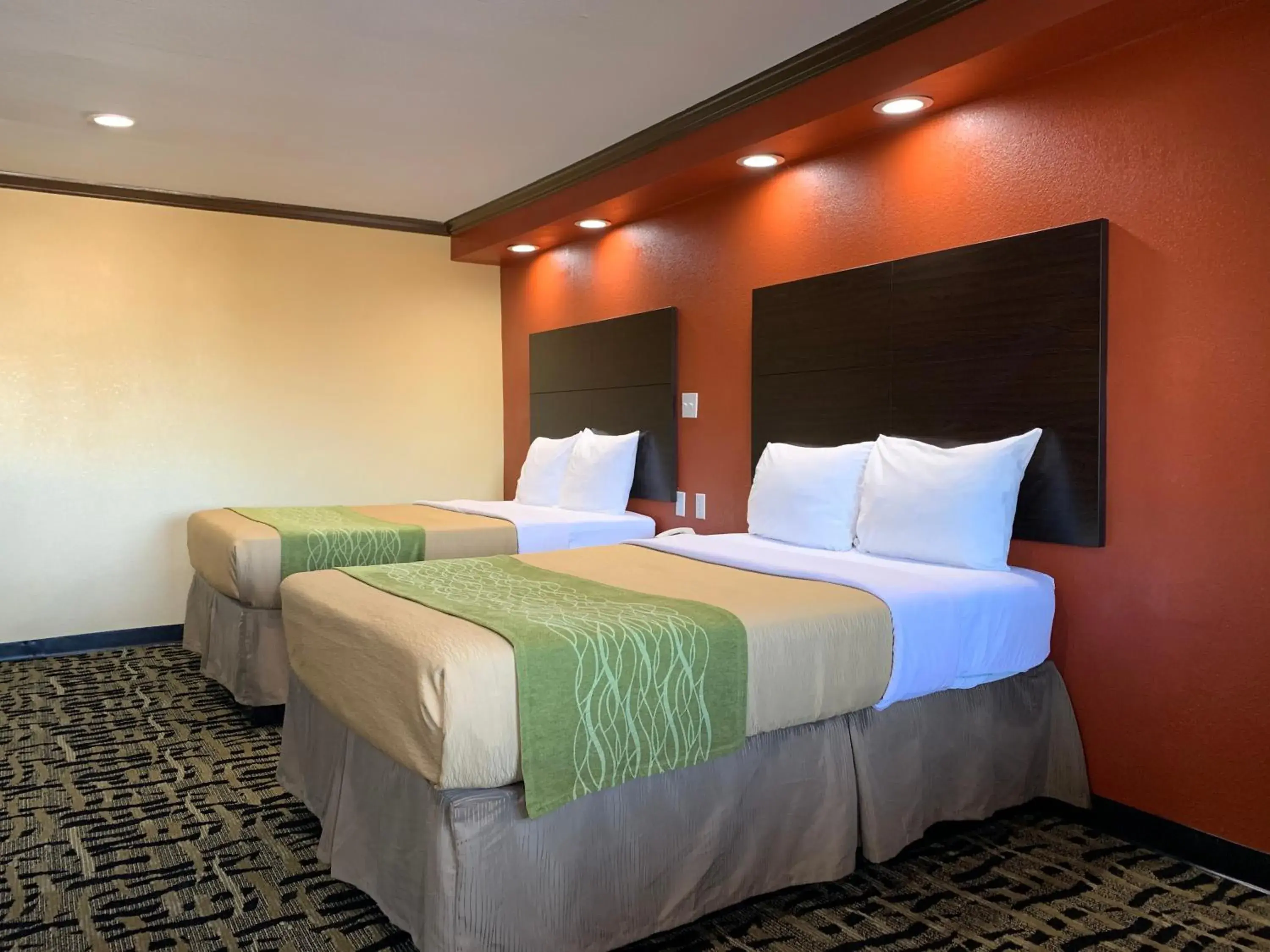 Double Room with Two Double Beds in Journey Inn Marion Double Room with Two Double Beds in Journey Inn Marion