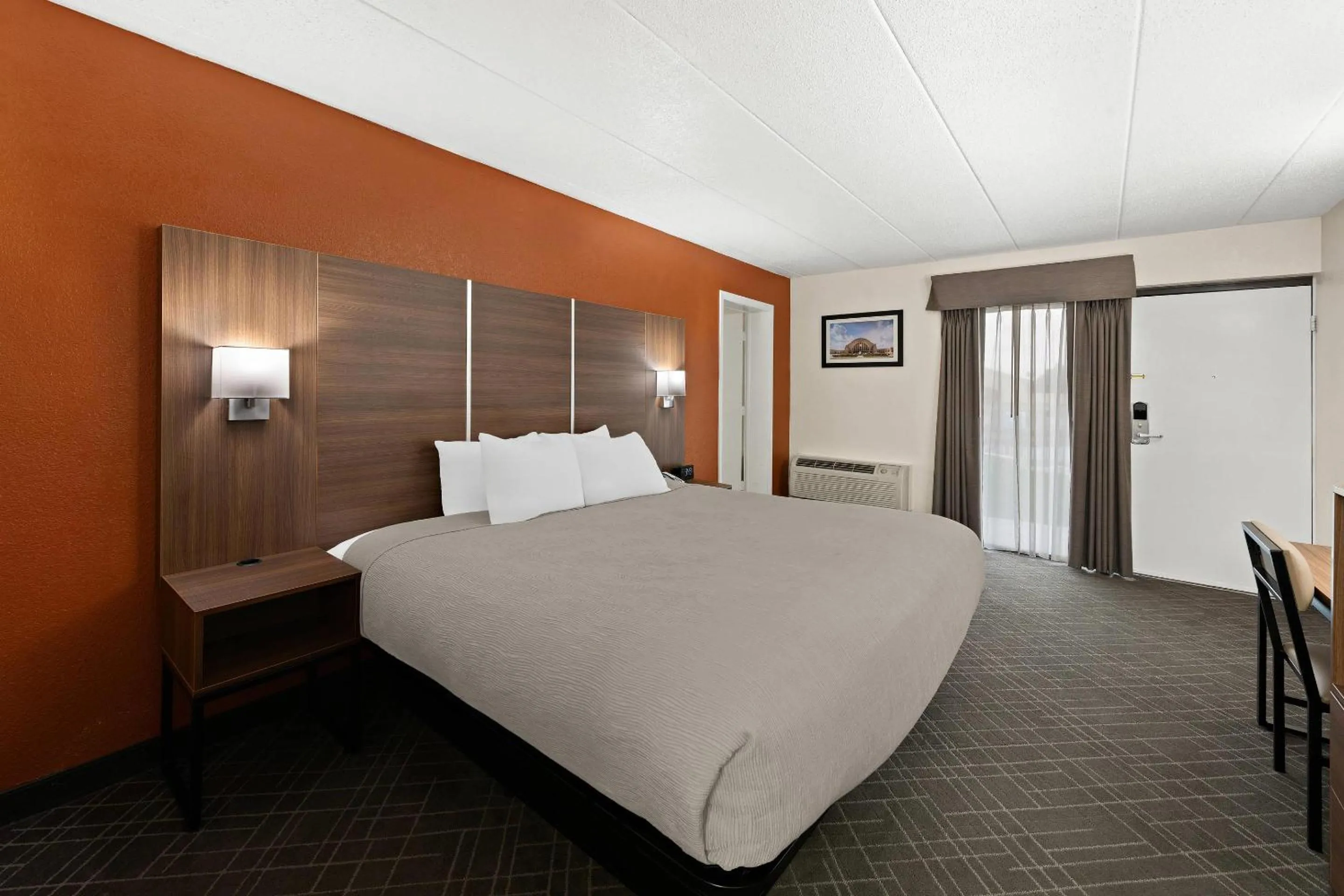 Bed in Quality Inn Mason Near Kings Island