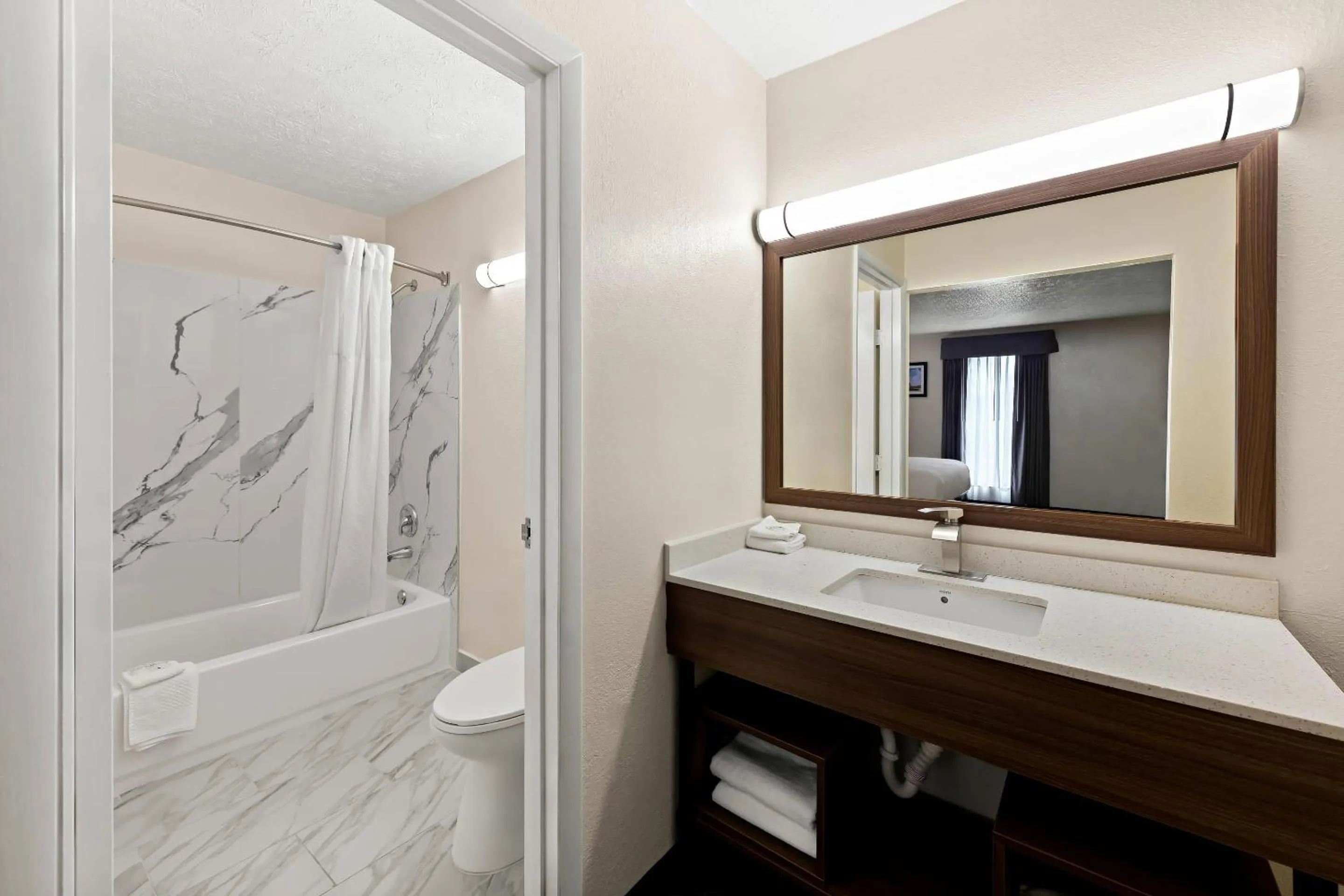 Bathroom in Quality Inn Mason Near Kings Island