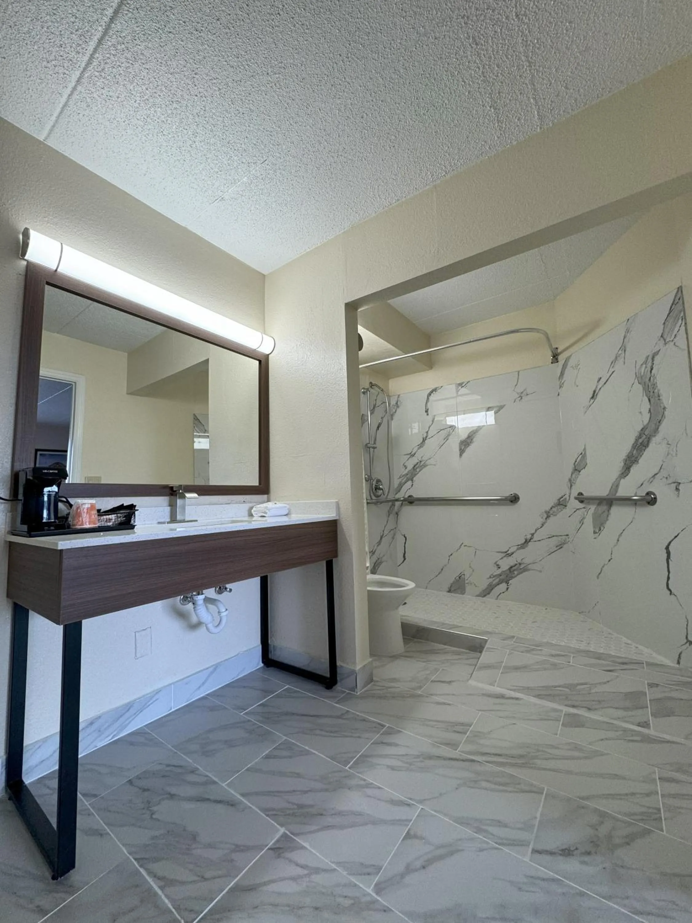 Bathroom in Quality Inn Mason Near Kings Island