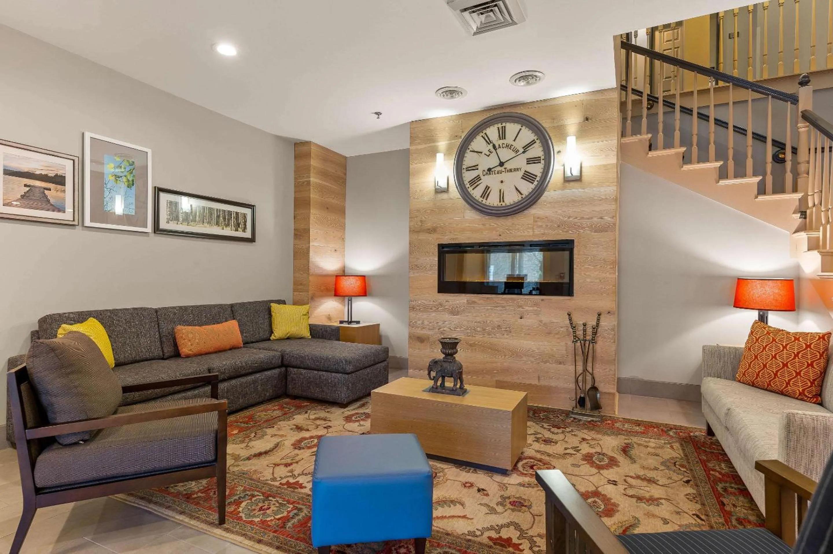 Living room in Country Inn & Suites by Radisson, Asheville - Outlet Mall