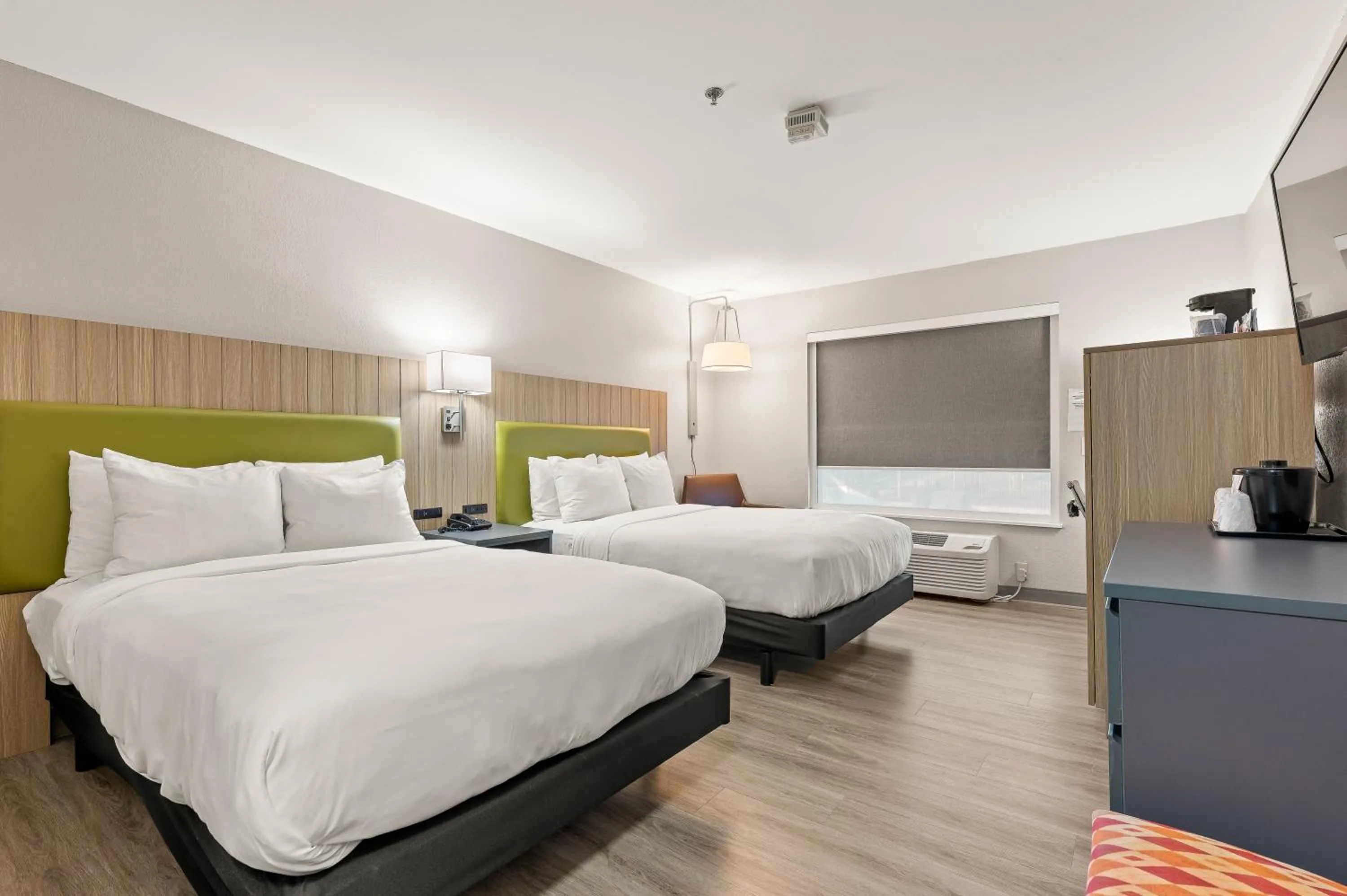 Bed in Country Inn & Suites by Radisson, Asheville - Outlet Mall