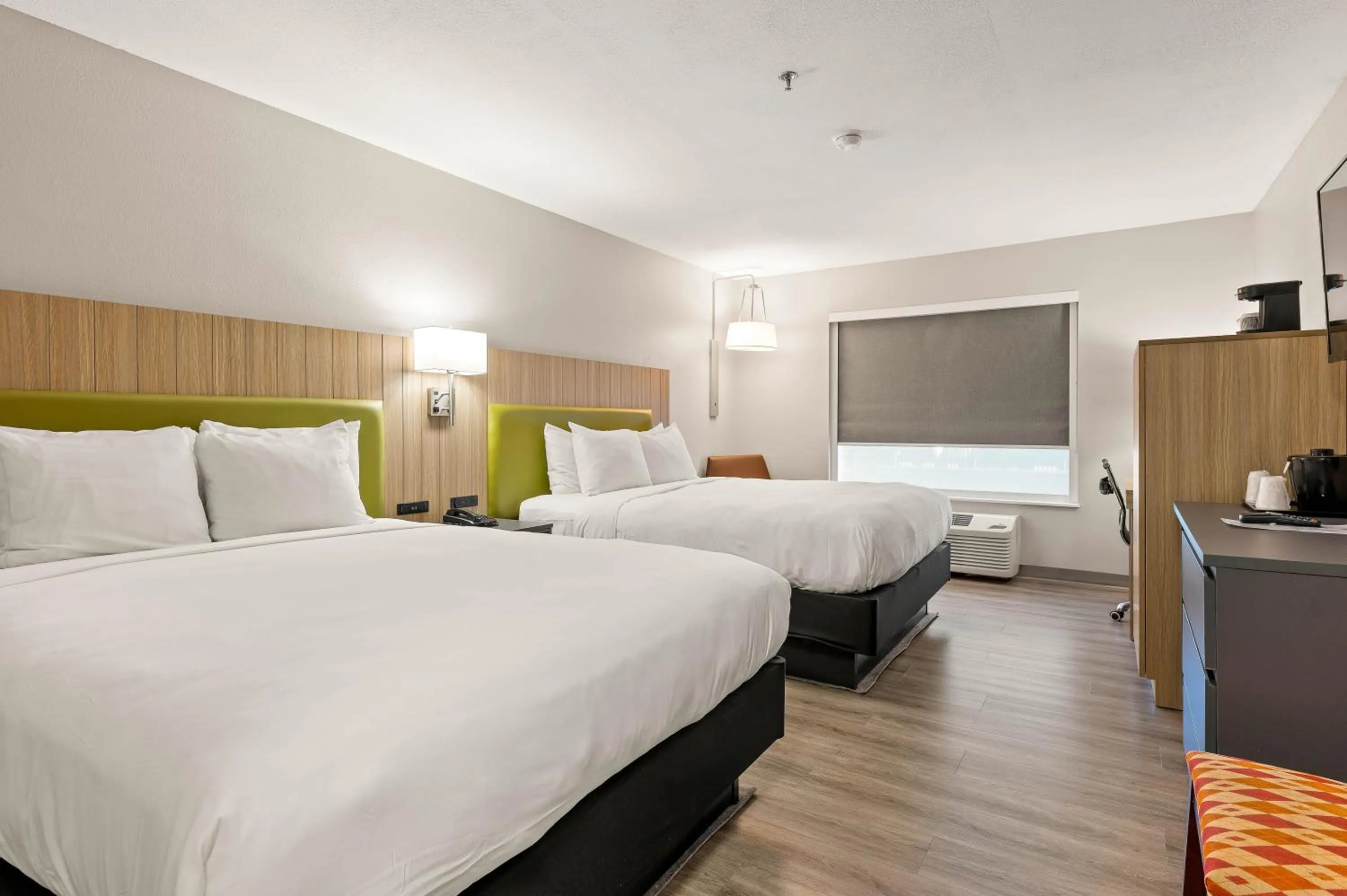 Bed in Country Inn & Suites by Radisson, Asheville - Outlet Mall