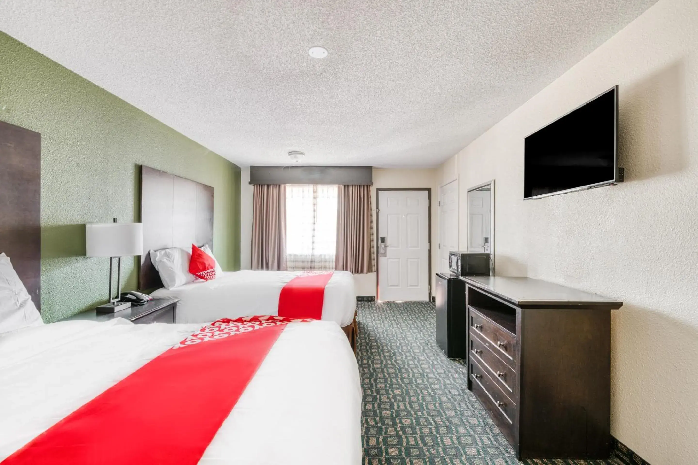 3 Queen Bed in OYO Hotel Rosenberg TX I-69 3 Queen Bed in OYO Hotel Rosenberg TX I-69