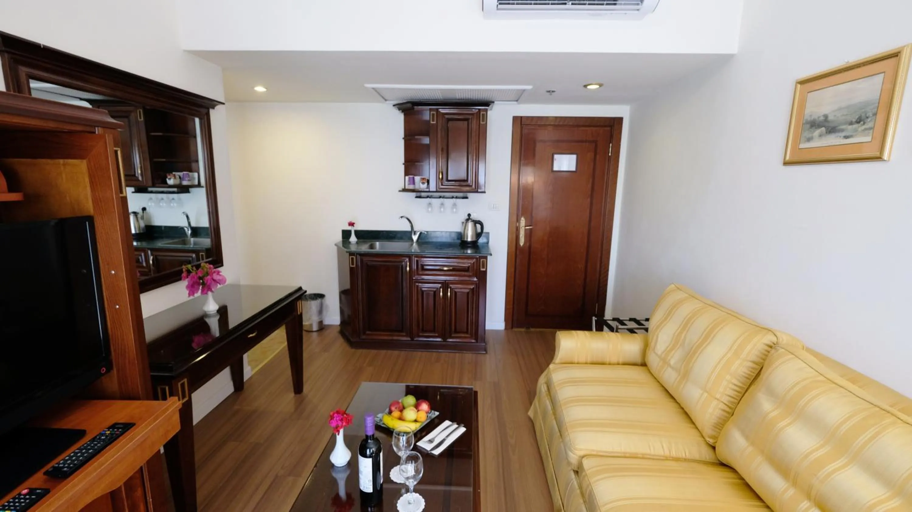 Kitchen or kitchenette, Seating Area in Christmas Hotel - Jerusalem