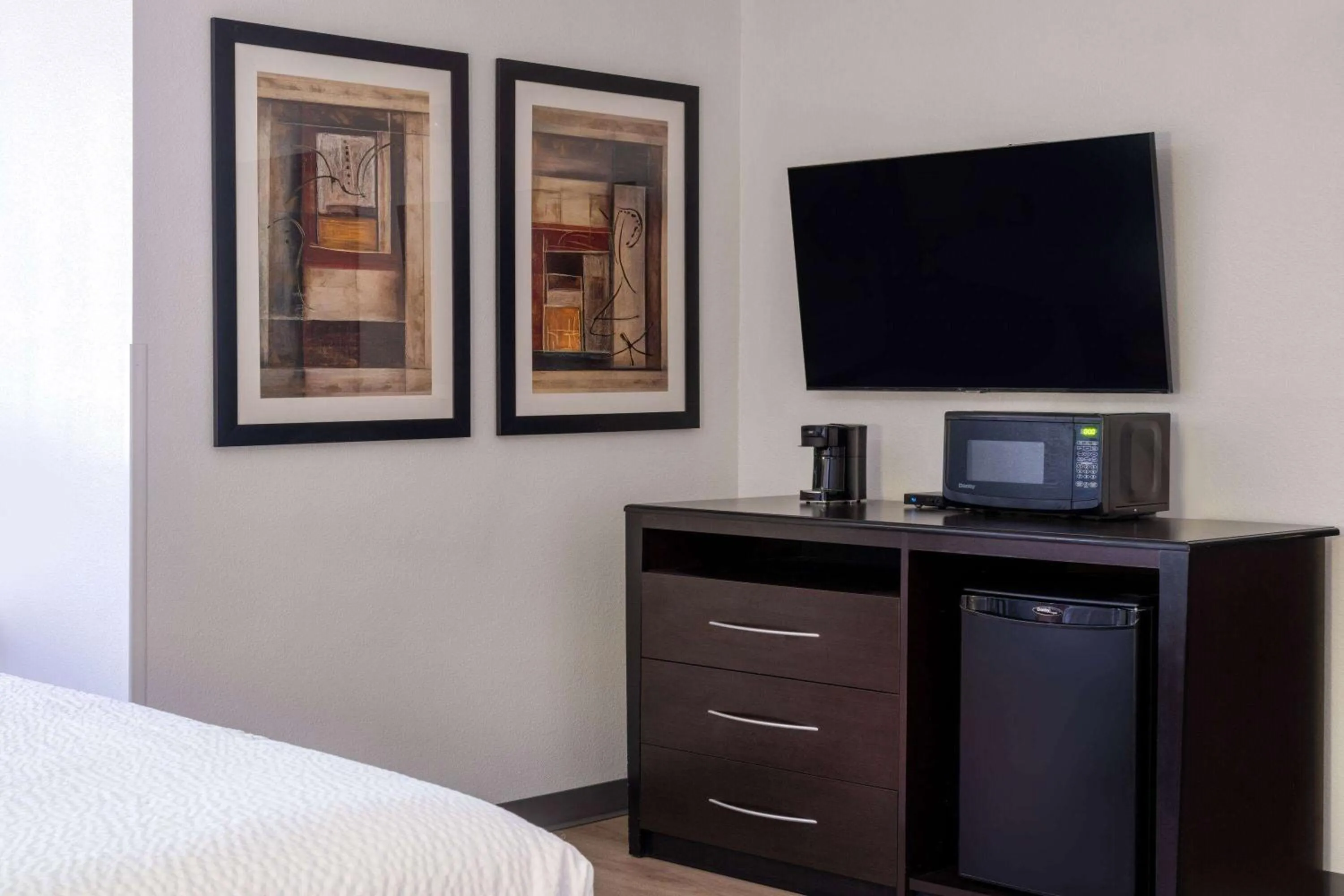 Photo of the whole room, Bed in Travelodge by Wyndham Globe AZ