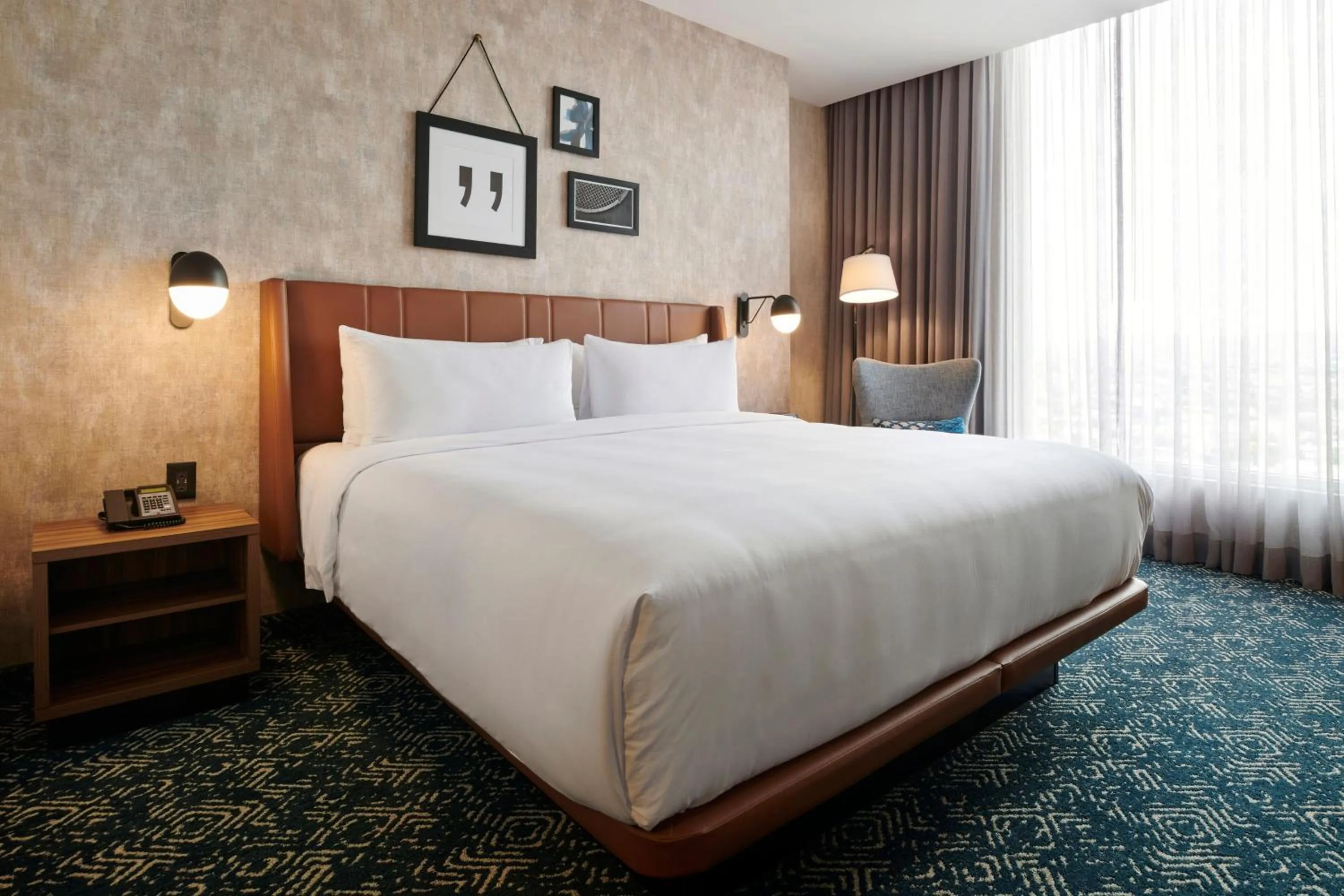 Photo of the whole room, Bed in Four Points by Sheraton Distrito Uno Chihuahua