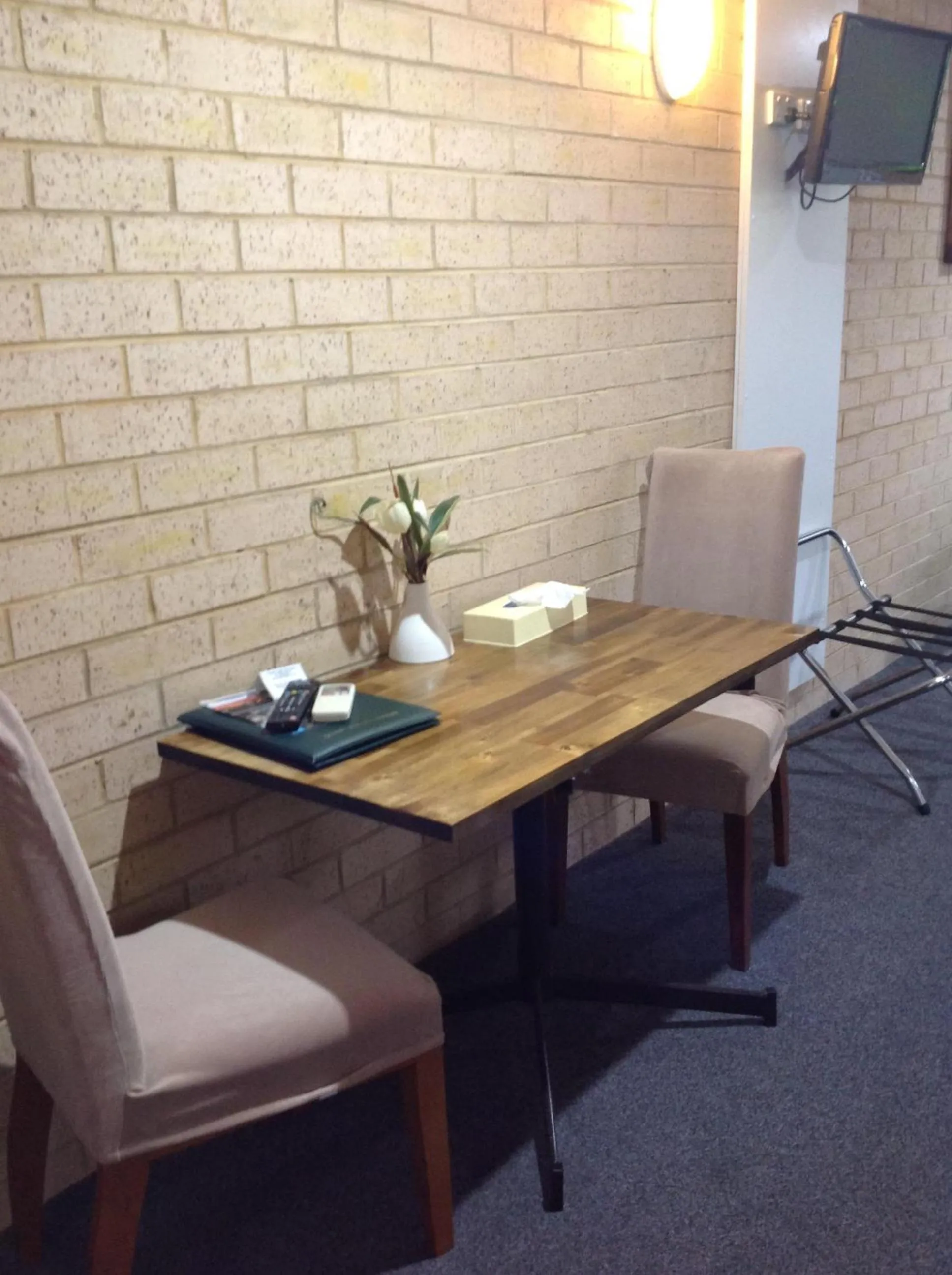 Dining area in Avlon Gardens Motel