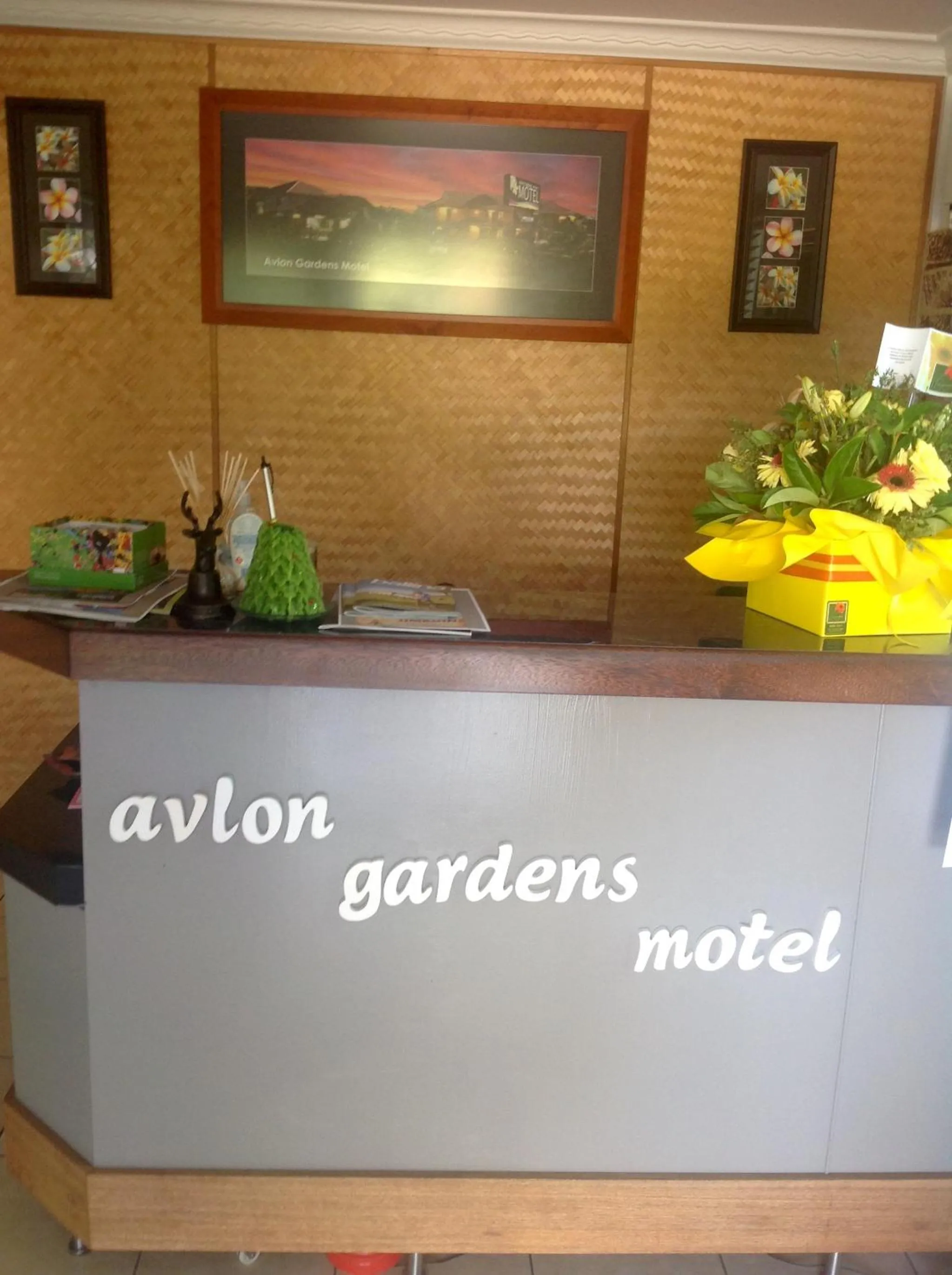 Lobby or reception in Avlon Gardens Motel