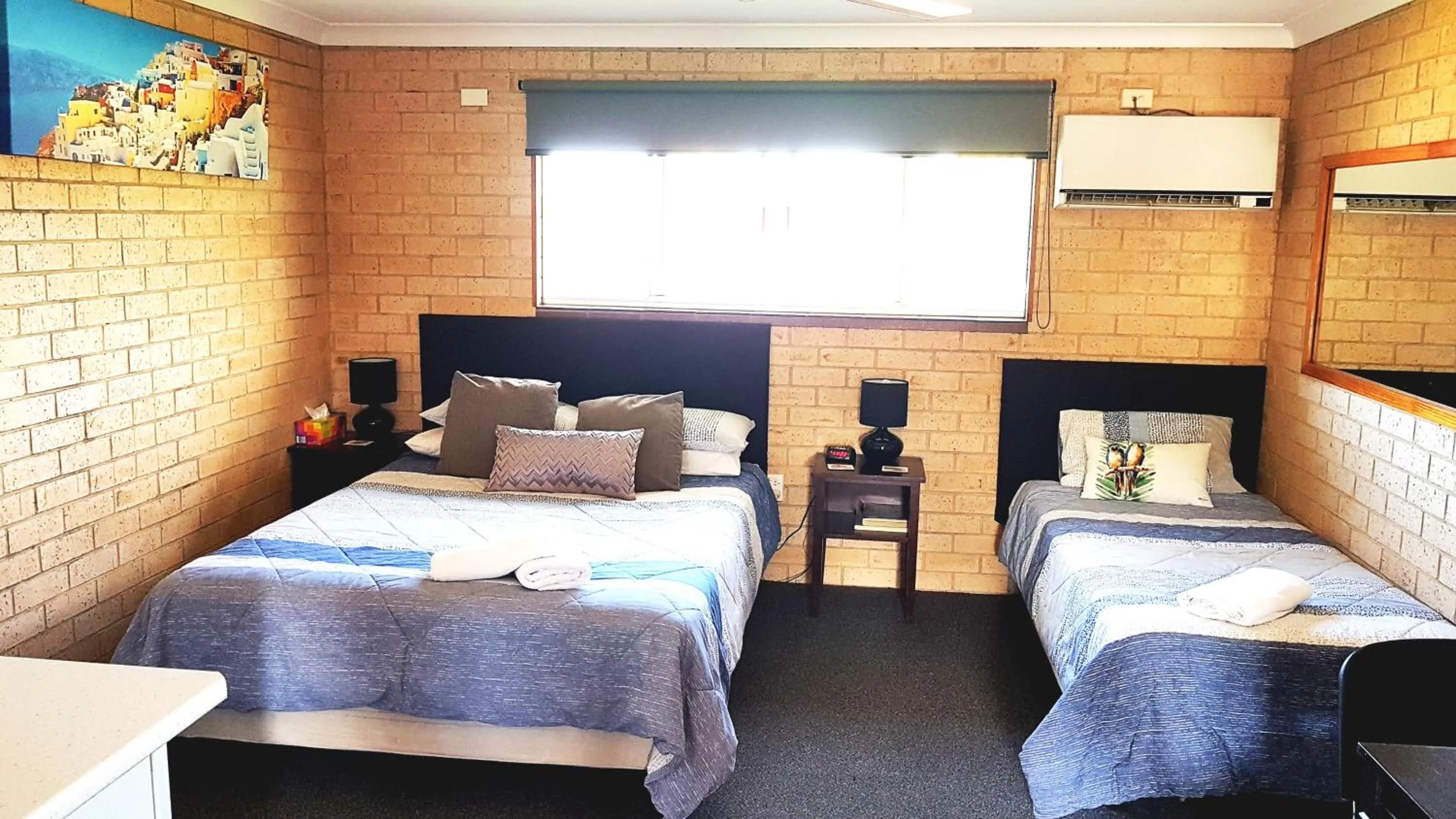 Bedroom, Bed in Avlon Gardens Motel