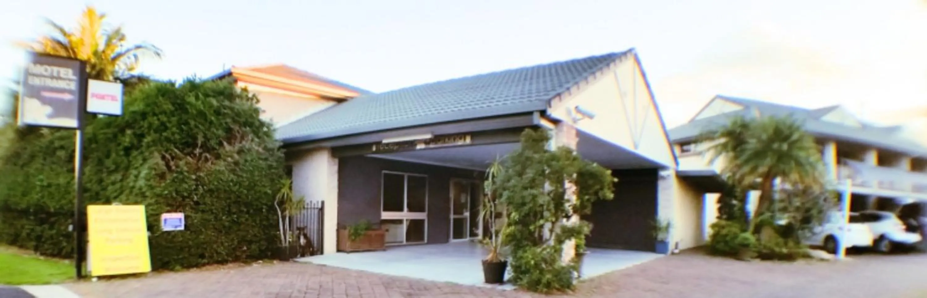 Facade/entrance in Avlon Gardens Motel