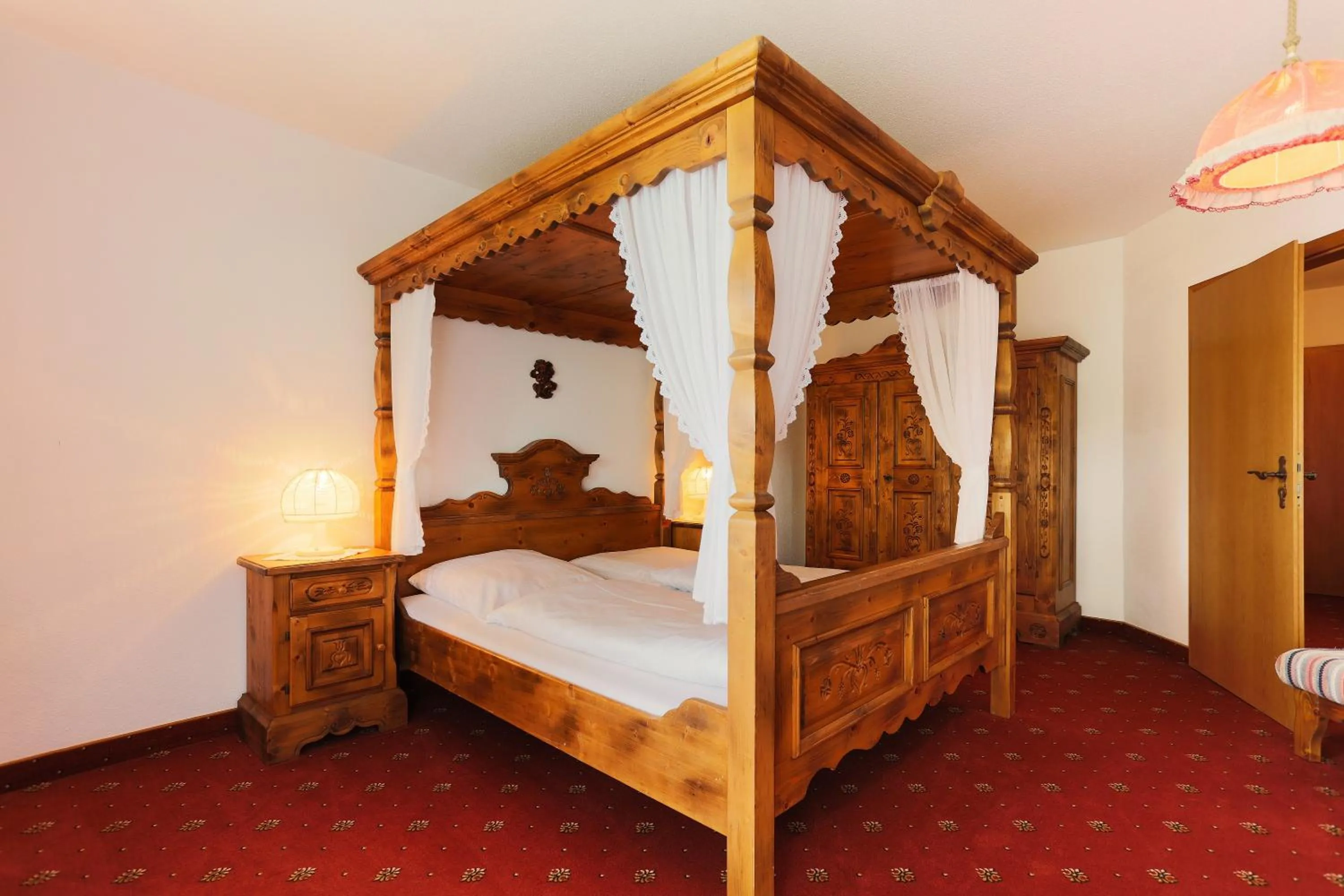 Decorative detail in Sattelbogener Hof