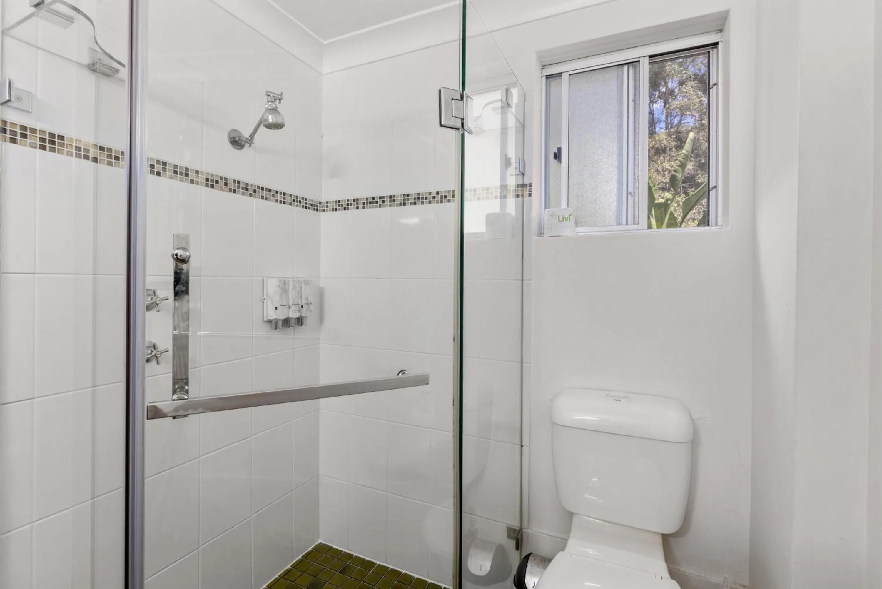 Shower in Sanctuary Resort Motor Inn