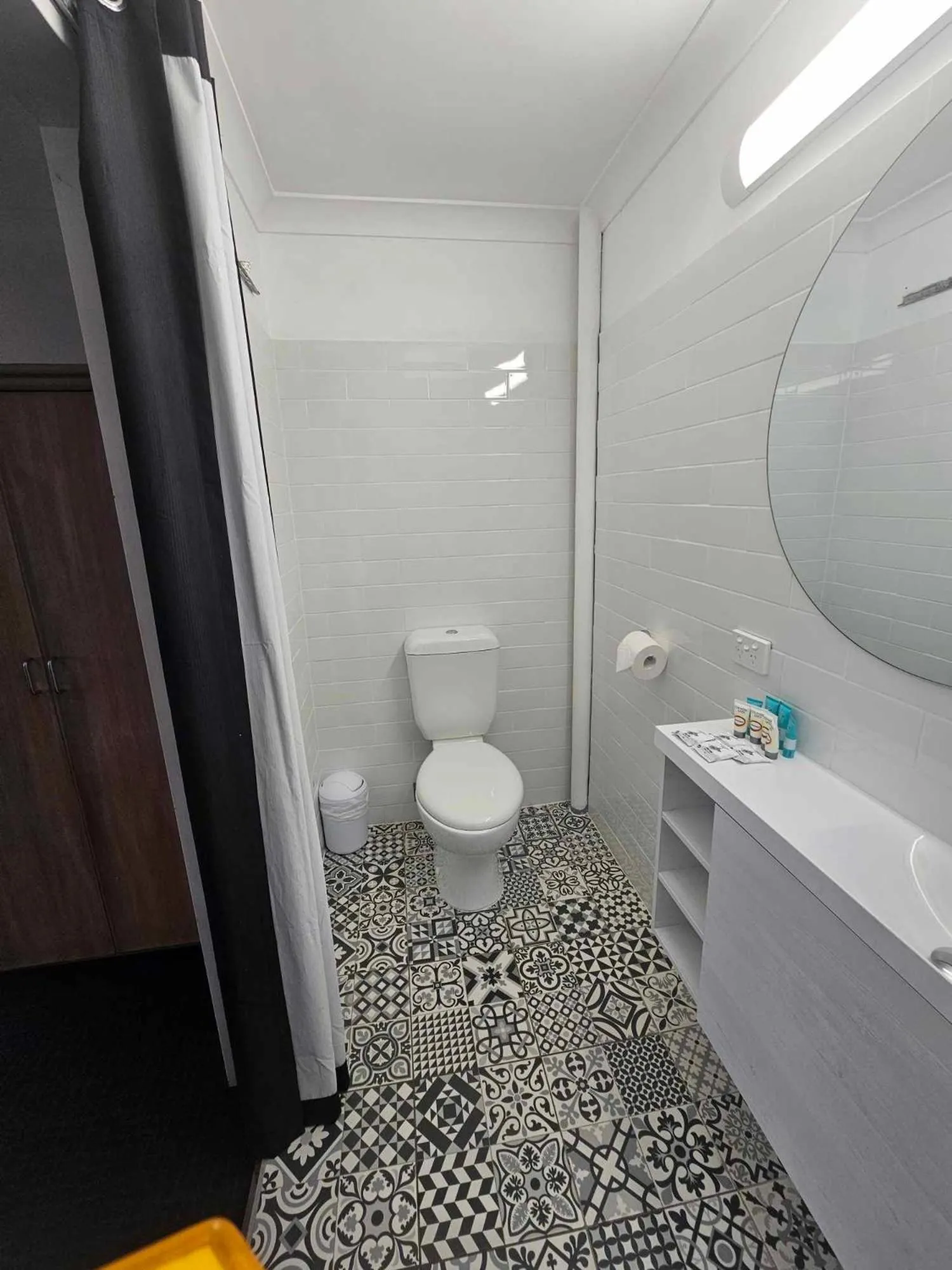 Shower in Chelsea Motor Inn