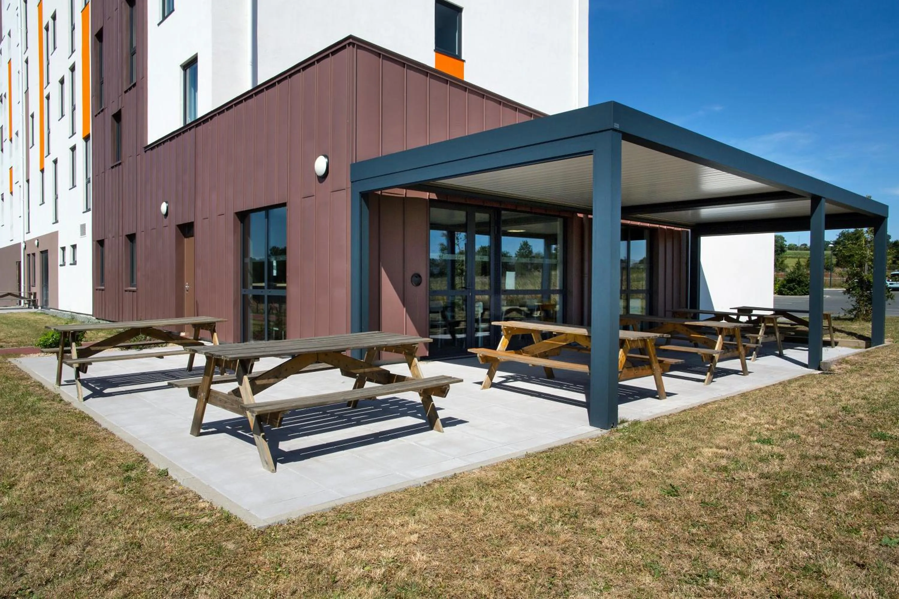 Patio in B&B HOTEL Les Herbiers