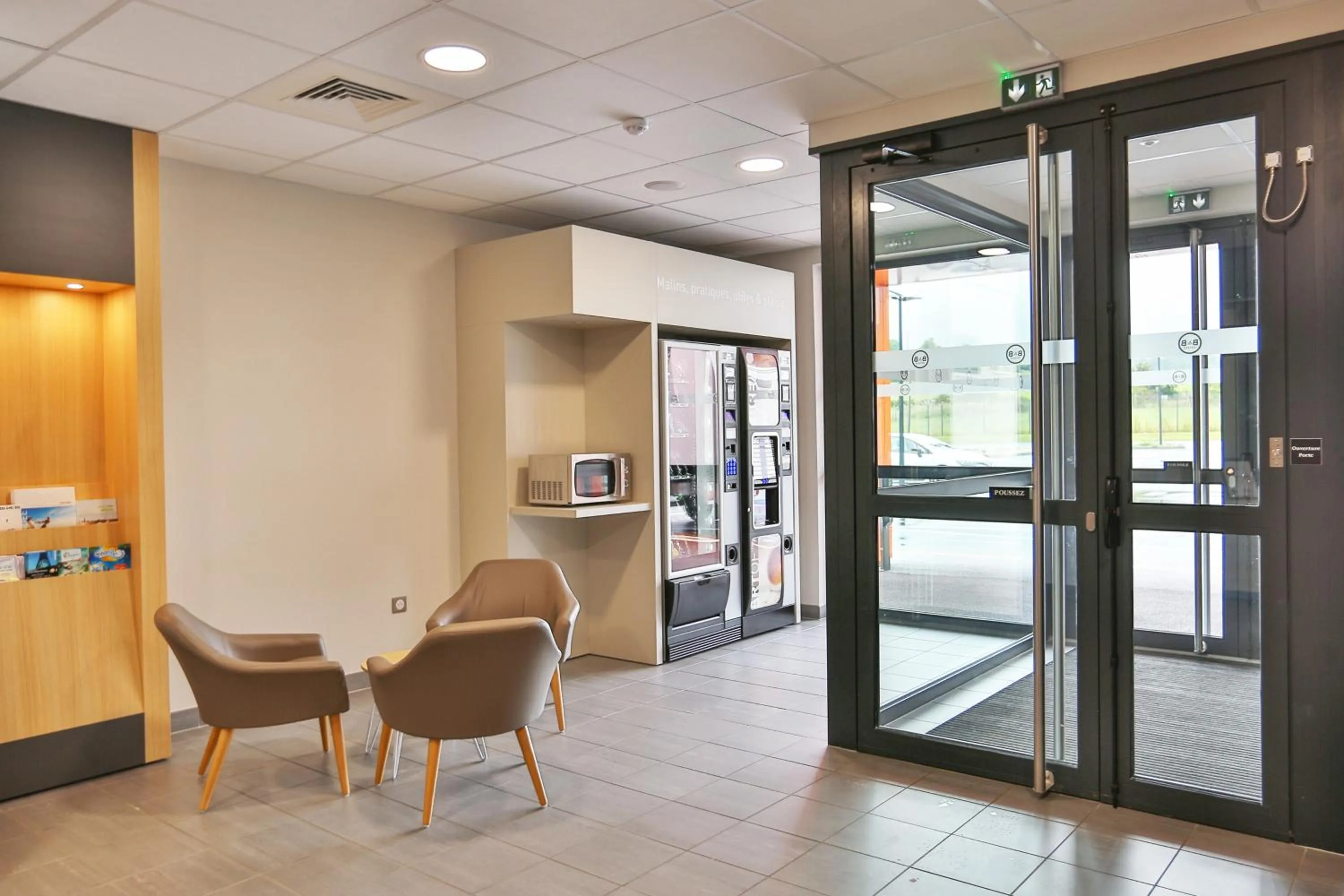 Lobby or reception in B&B HOTEL Les Herbiers