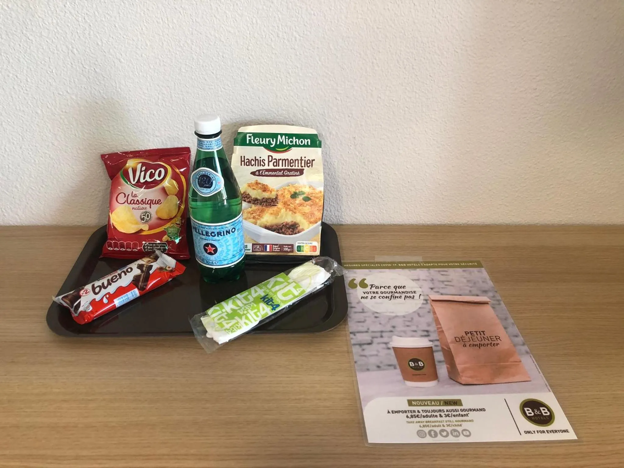 Food and drinks in B&B HOTEL Les Herbiers