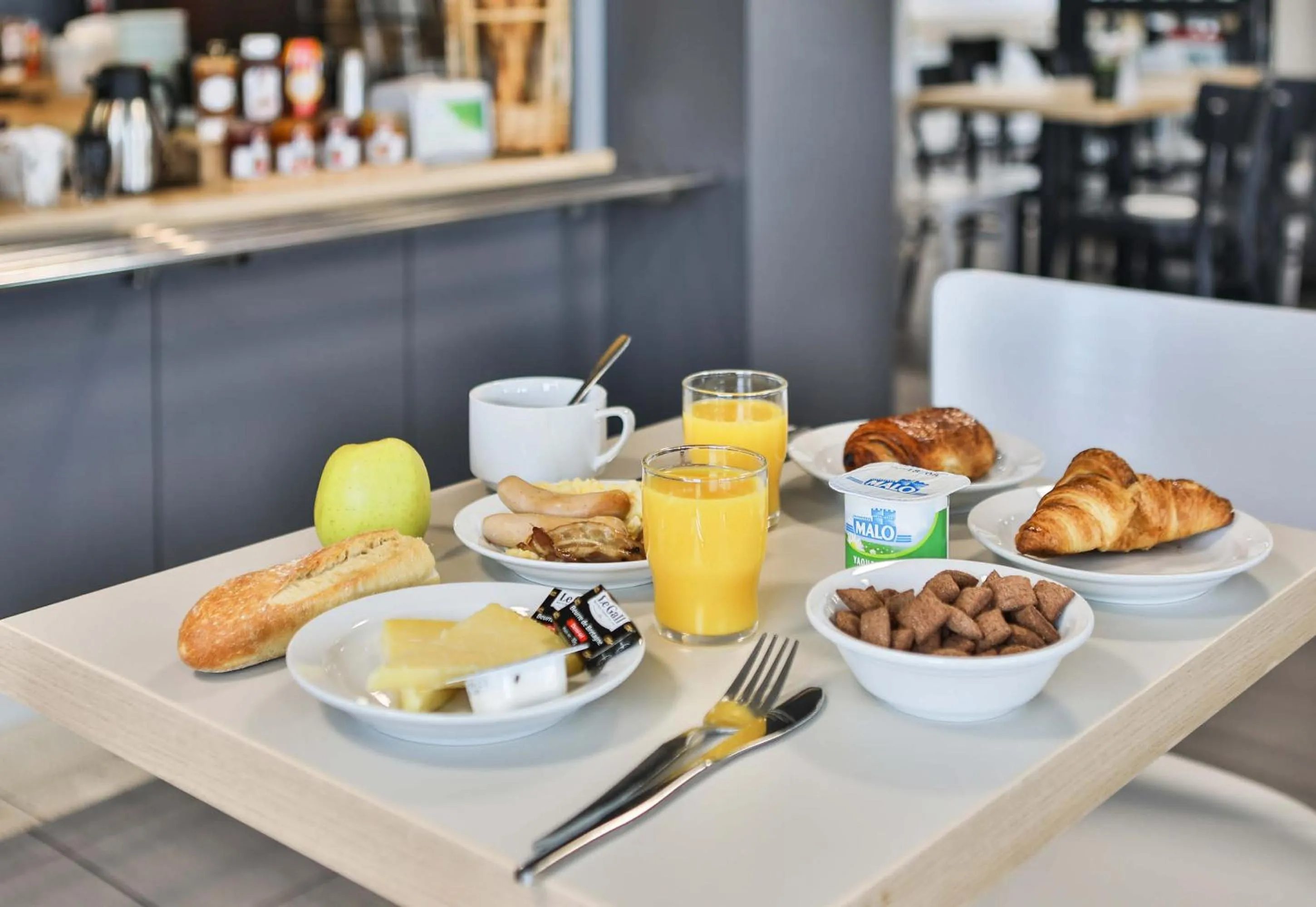 Breakfast in B&B HOTEL Les Herbiers