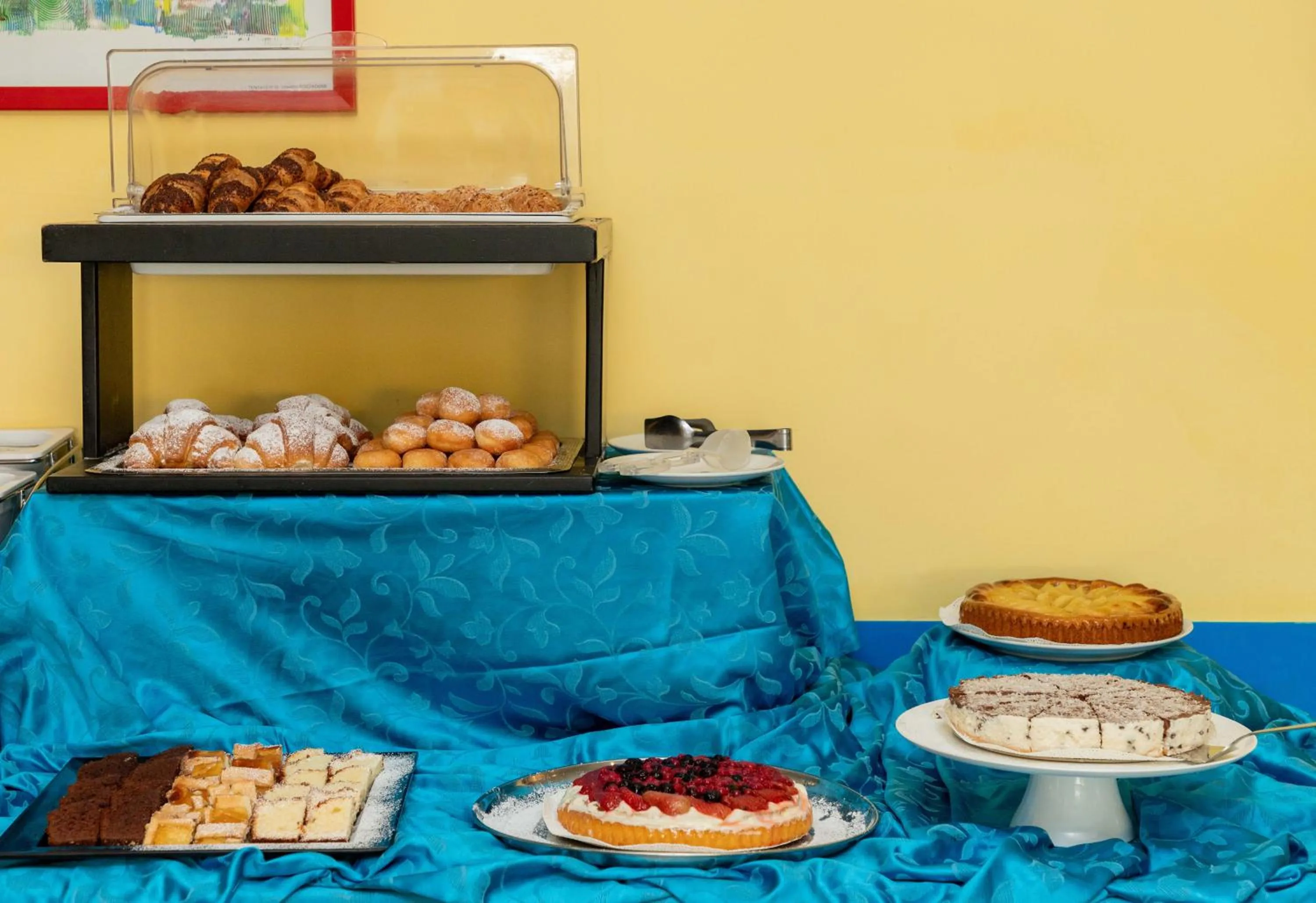 Buffet breakfast in Centro Vacanze Domus M.G.