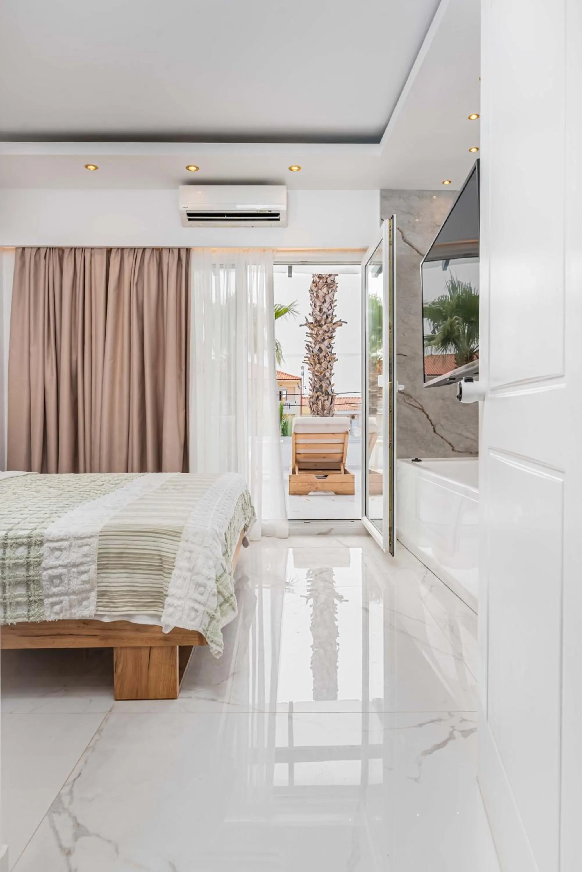 Bed in Hotel Aeollos