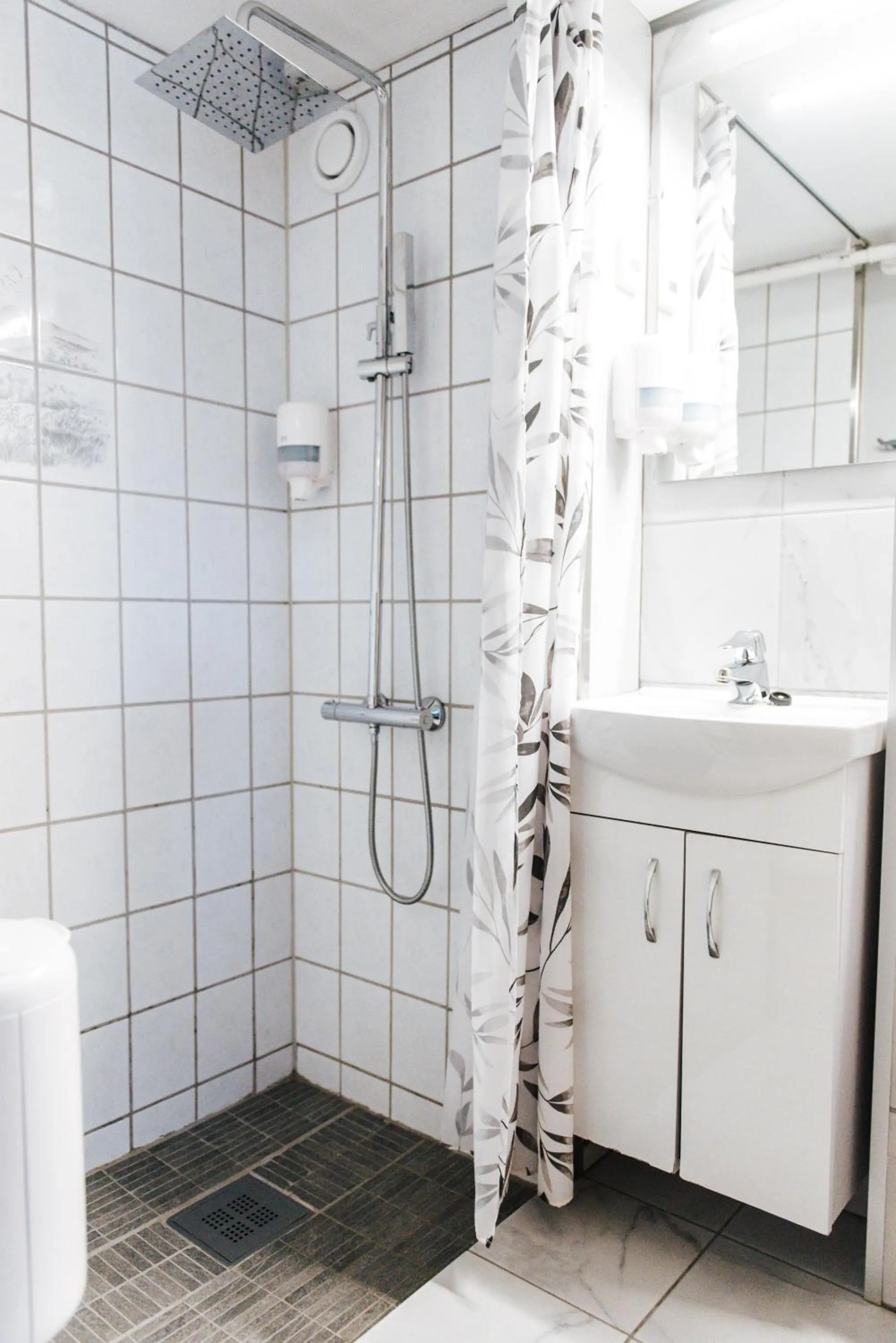 Shower in Vågslidtun Hotel