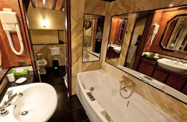 Bathroom in Relais Villabella Hotel