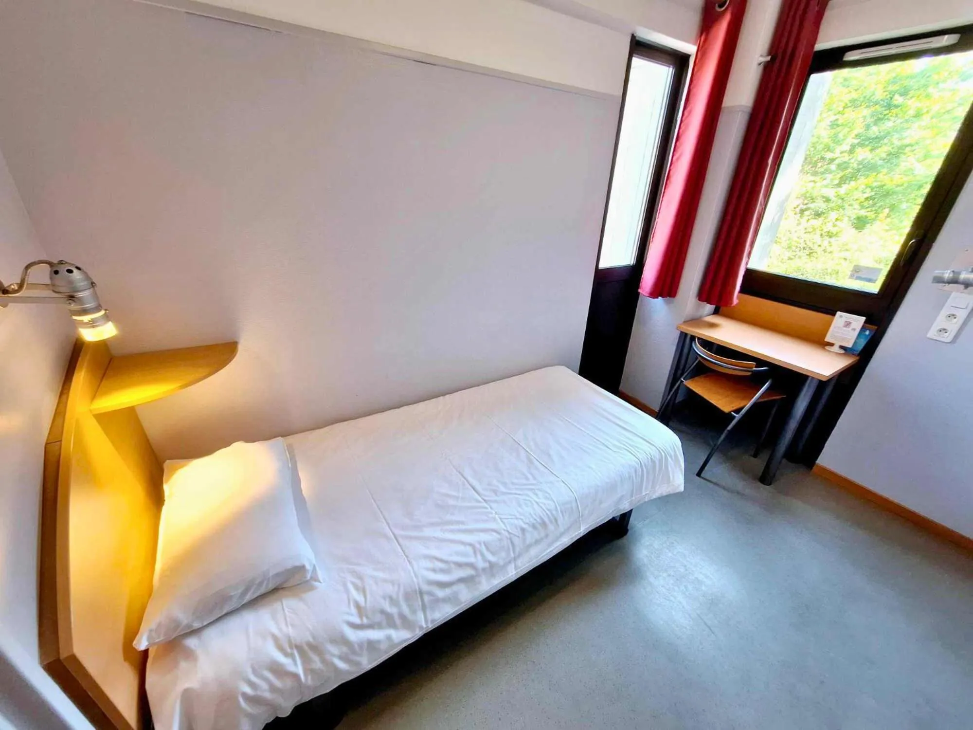 Bedroom, Bed in CIS de Champagne - Ethic Etapes