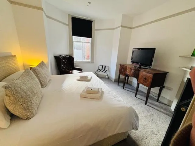 Bedroom, Bed in The Chapel House