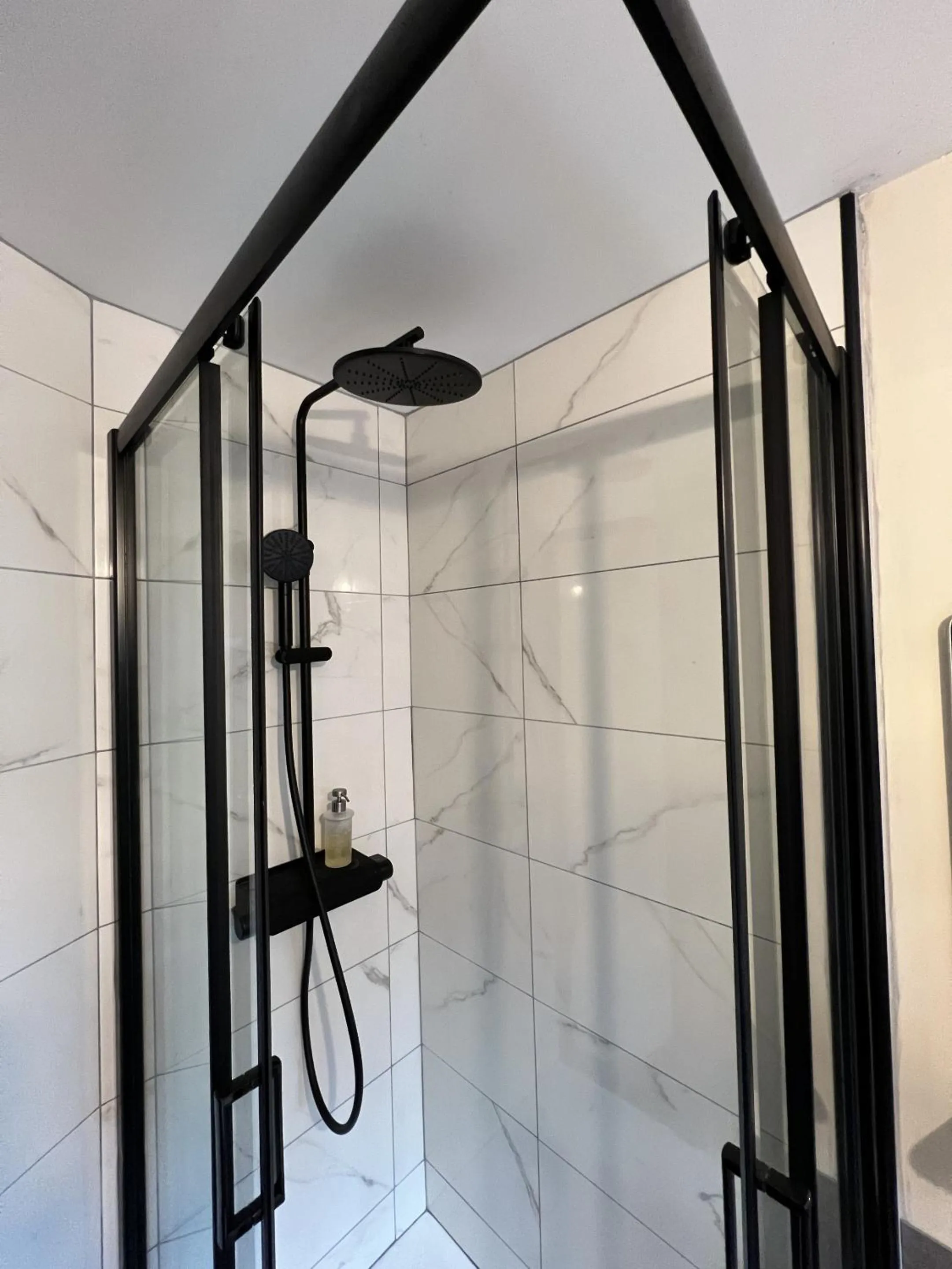 Bathroom in La Fabrique - Les Loges Normandes