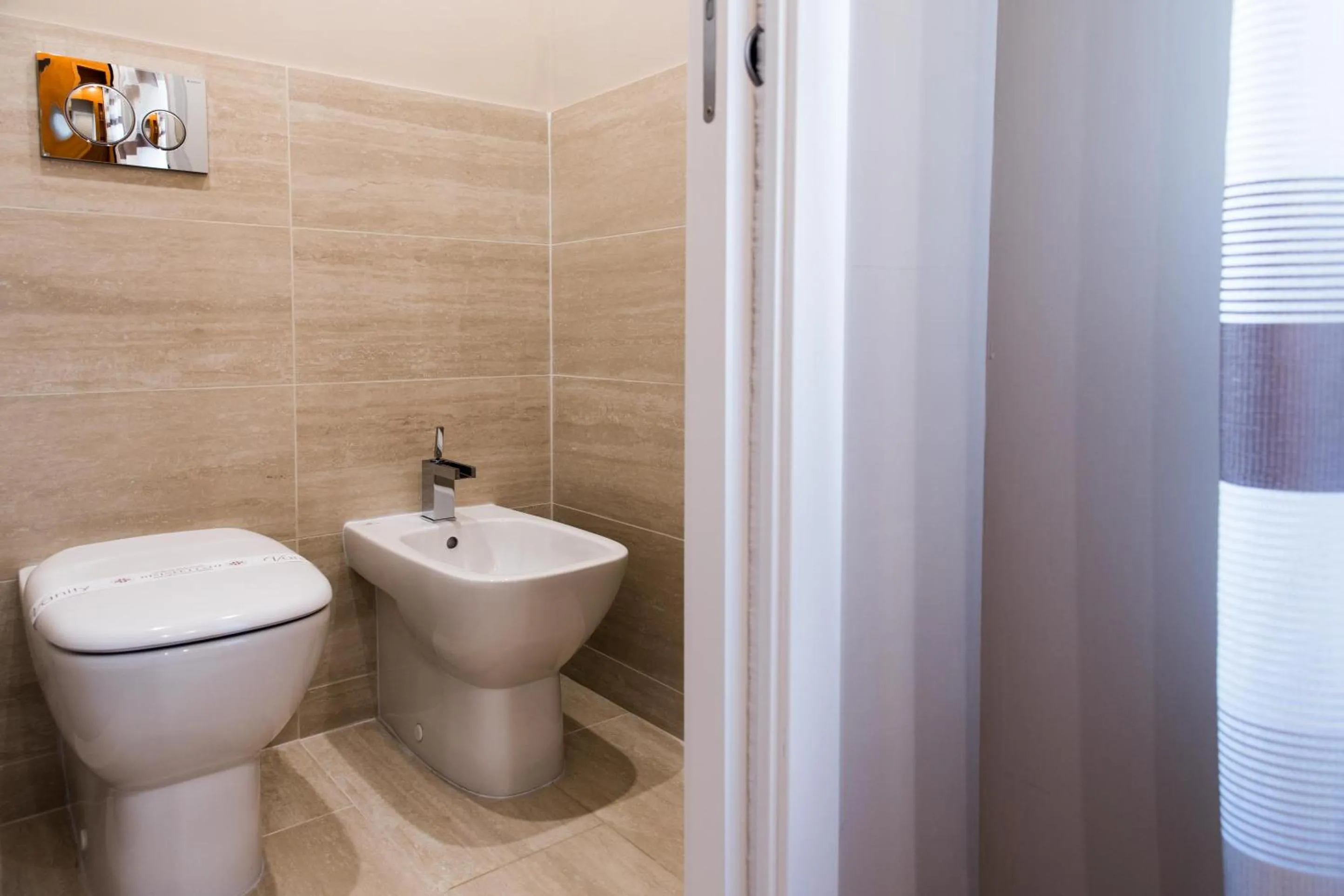 Toilet in Unicum Vite