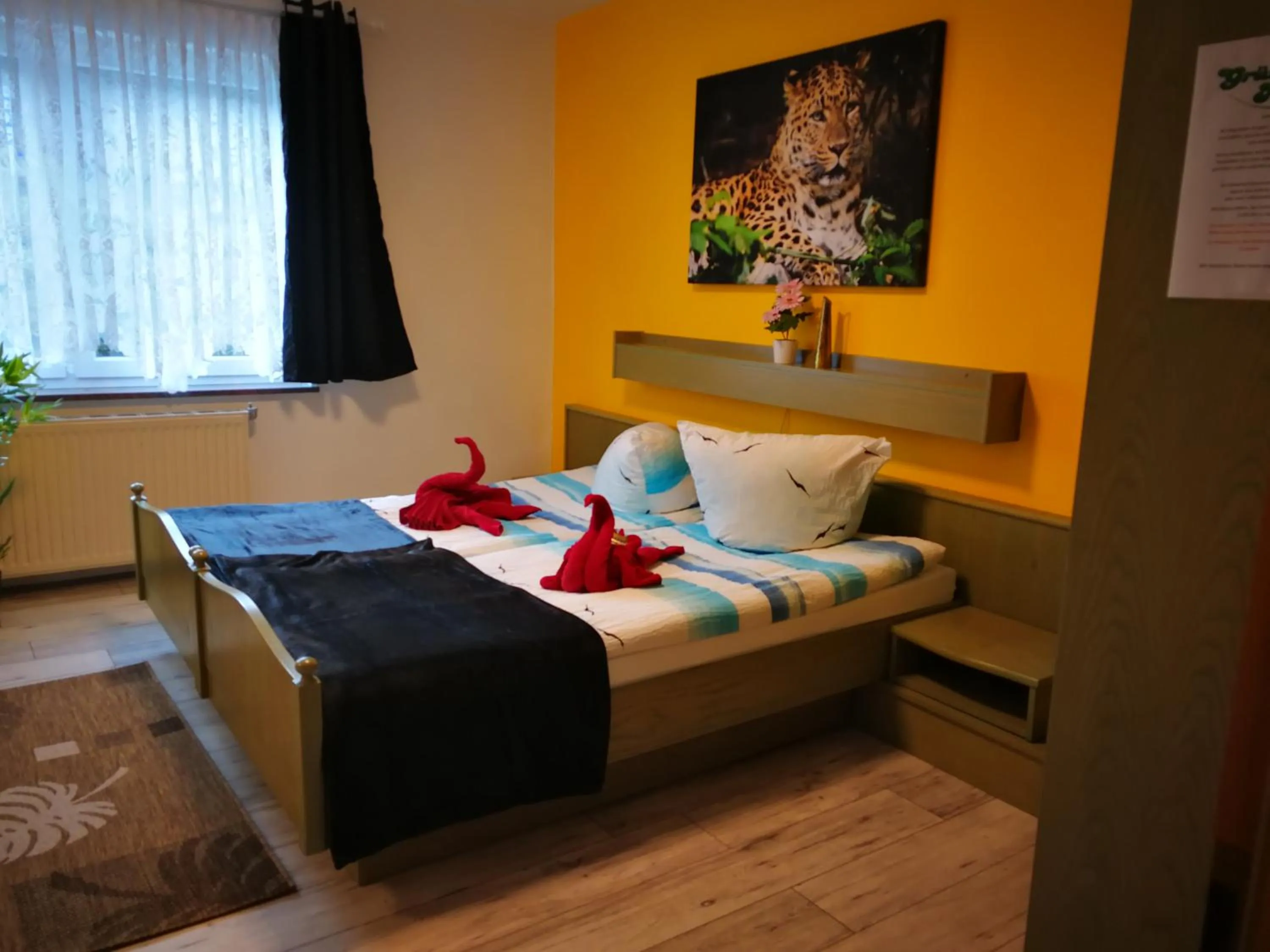 Bed in Gasthaus&Pension "Grünes Herz"