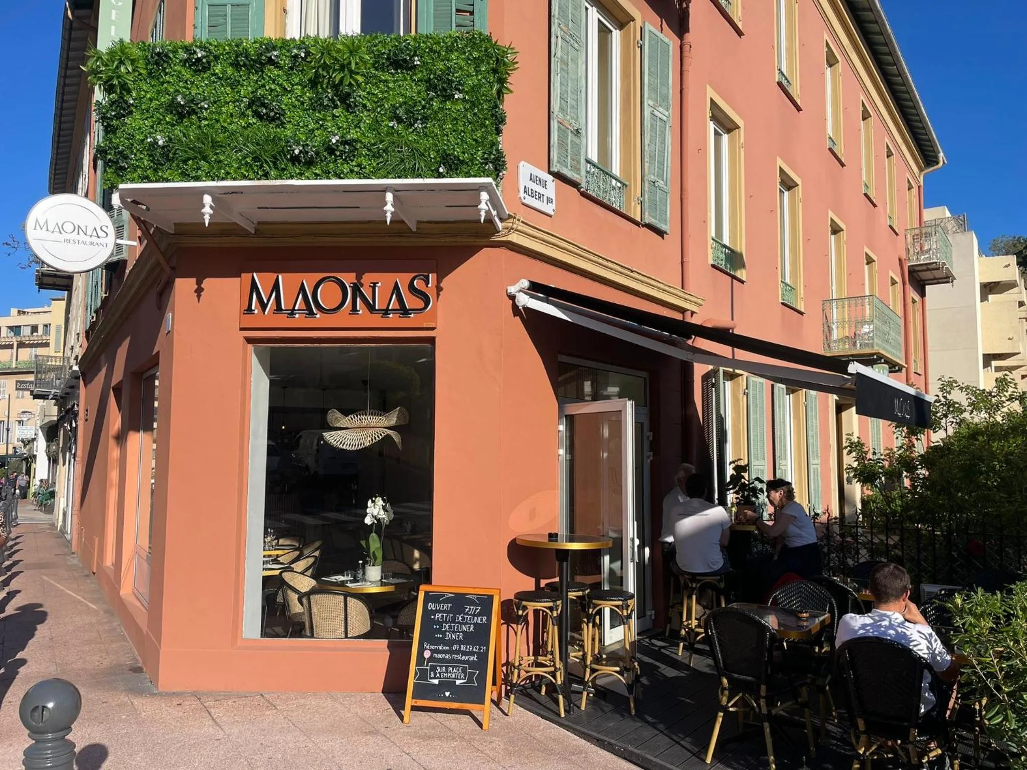 Restaurant/places to eat in Hotel Marcellin