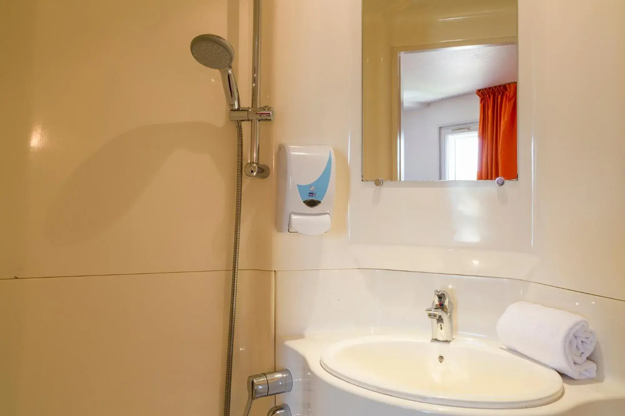 Superior Twin Room in The Originals Access, Hôtel Bordeaux Lac Superior Twin Room in The Originals Access, Hôtel Bordeaux Lac