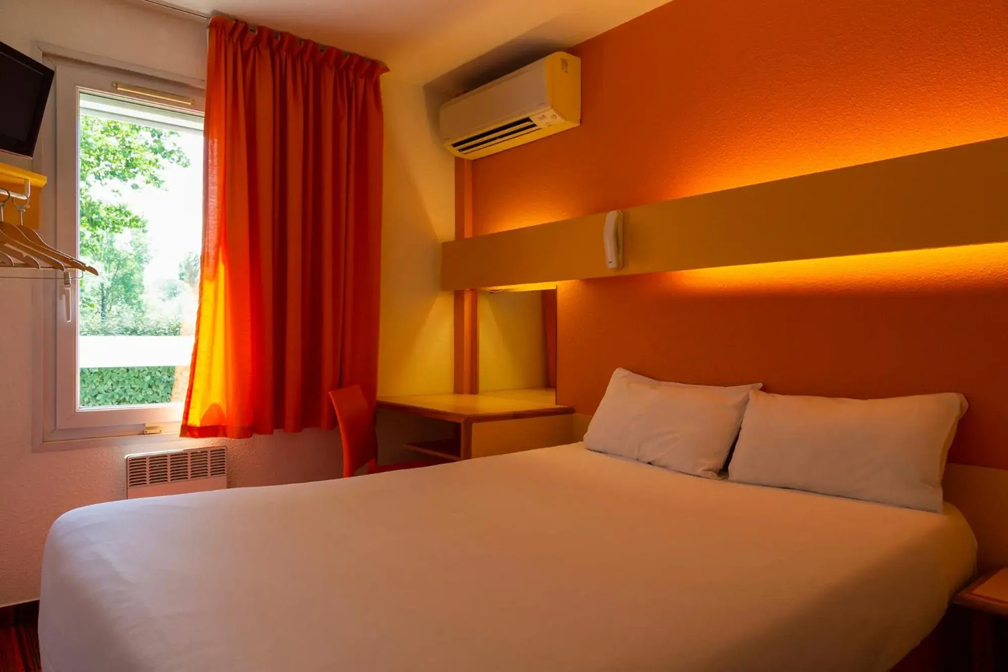 Standard Double Room in The Originals Access, Hôtel Bordeaux Lac Standard Double Room in The Originals Access, Hôtel Bordeaux Lac