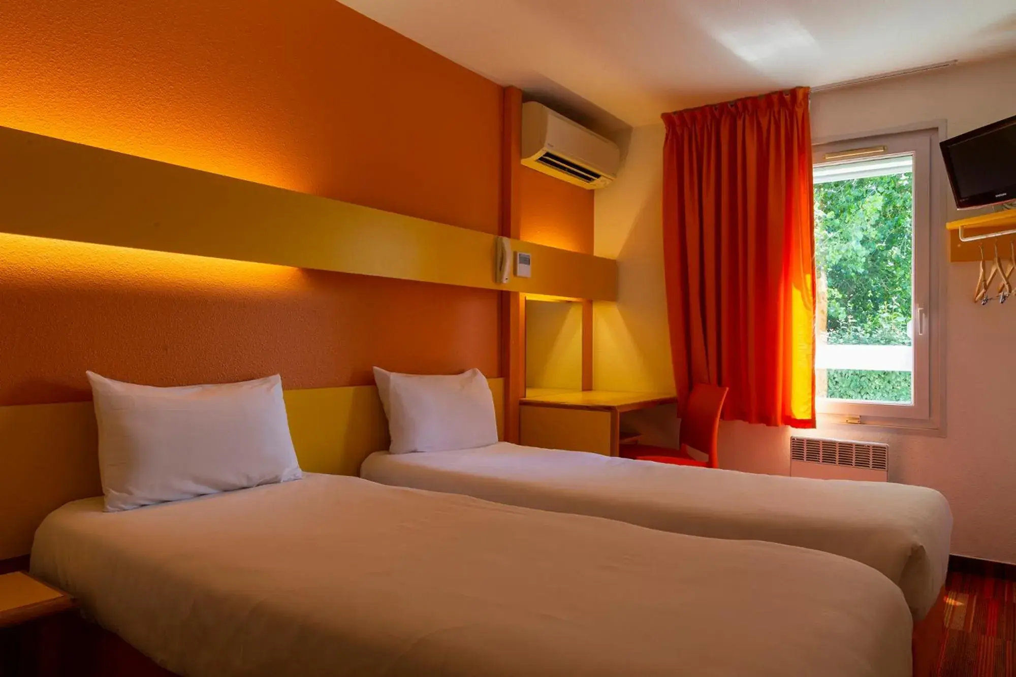 Superior Twin Room in The Originals Access, Hôtel Bordeaux Lac Superior Twin Room in The Originals Access, Hôtel Bordeaux Lac