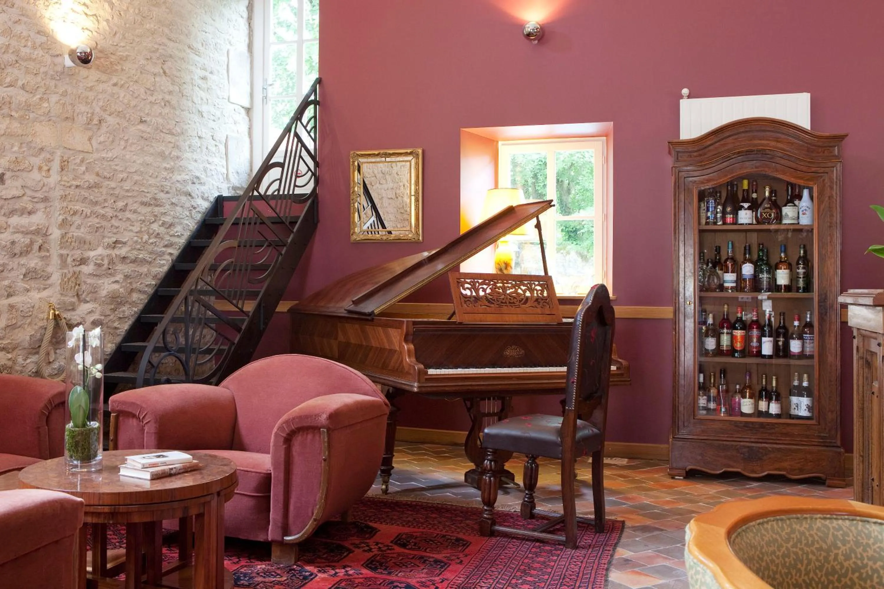 Lounge or bar in Logis La Source Bleue