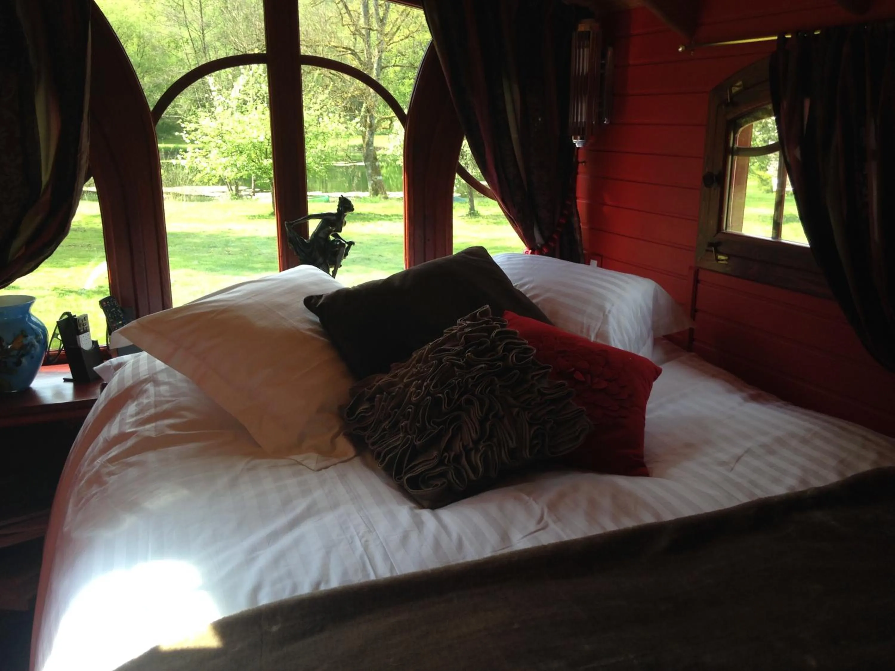 Bed in Logis La Source Bleue