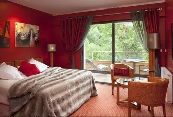 Double Room with Balcony in Logis La Source Bleue Double Room with Balcony in Logis La Source Bleue