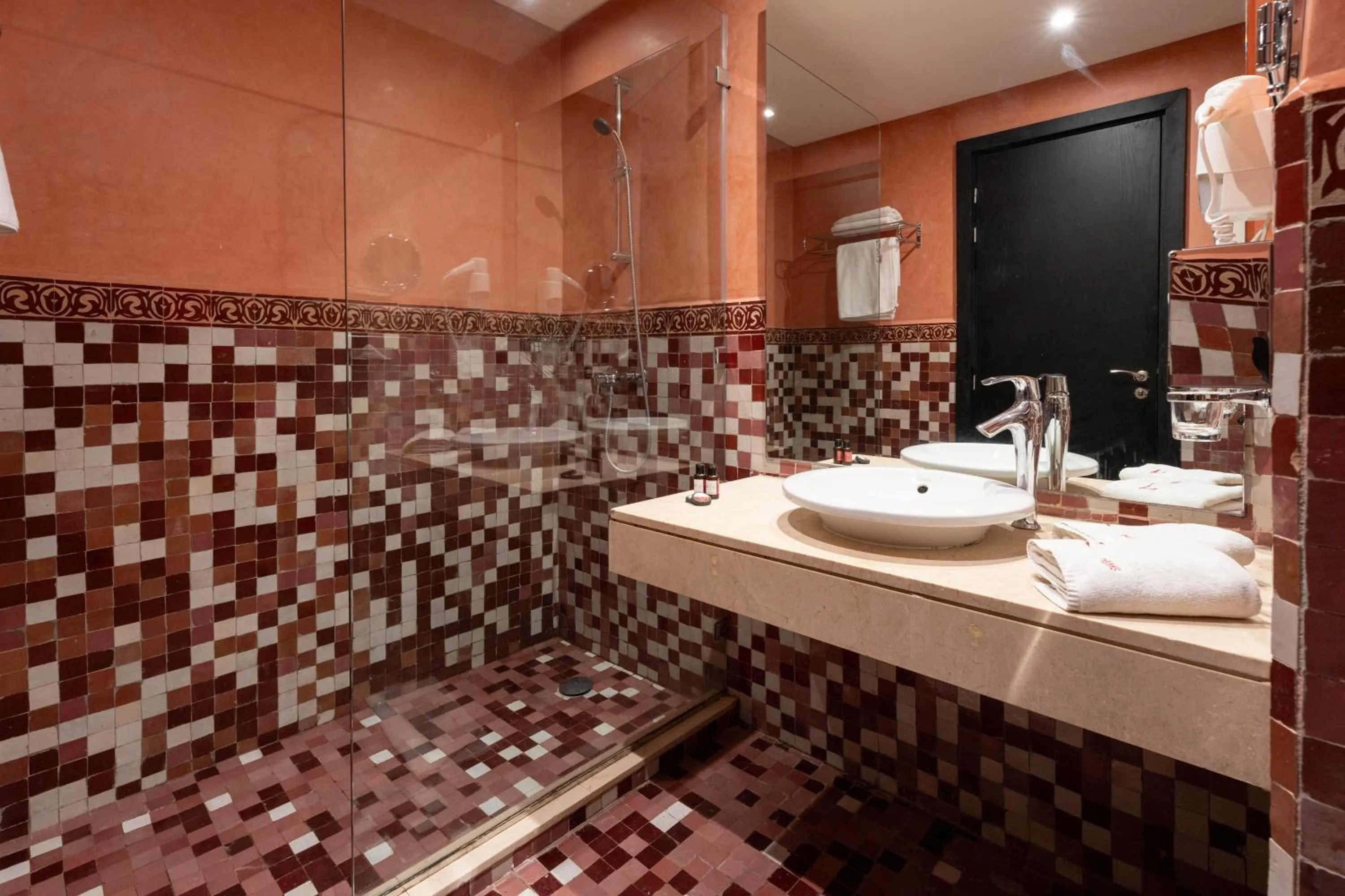 Shower in Zephyr Targa Marrakech