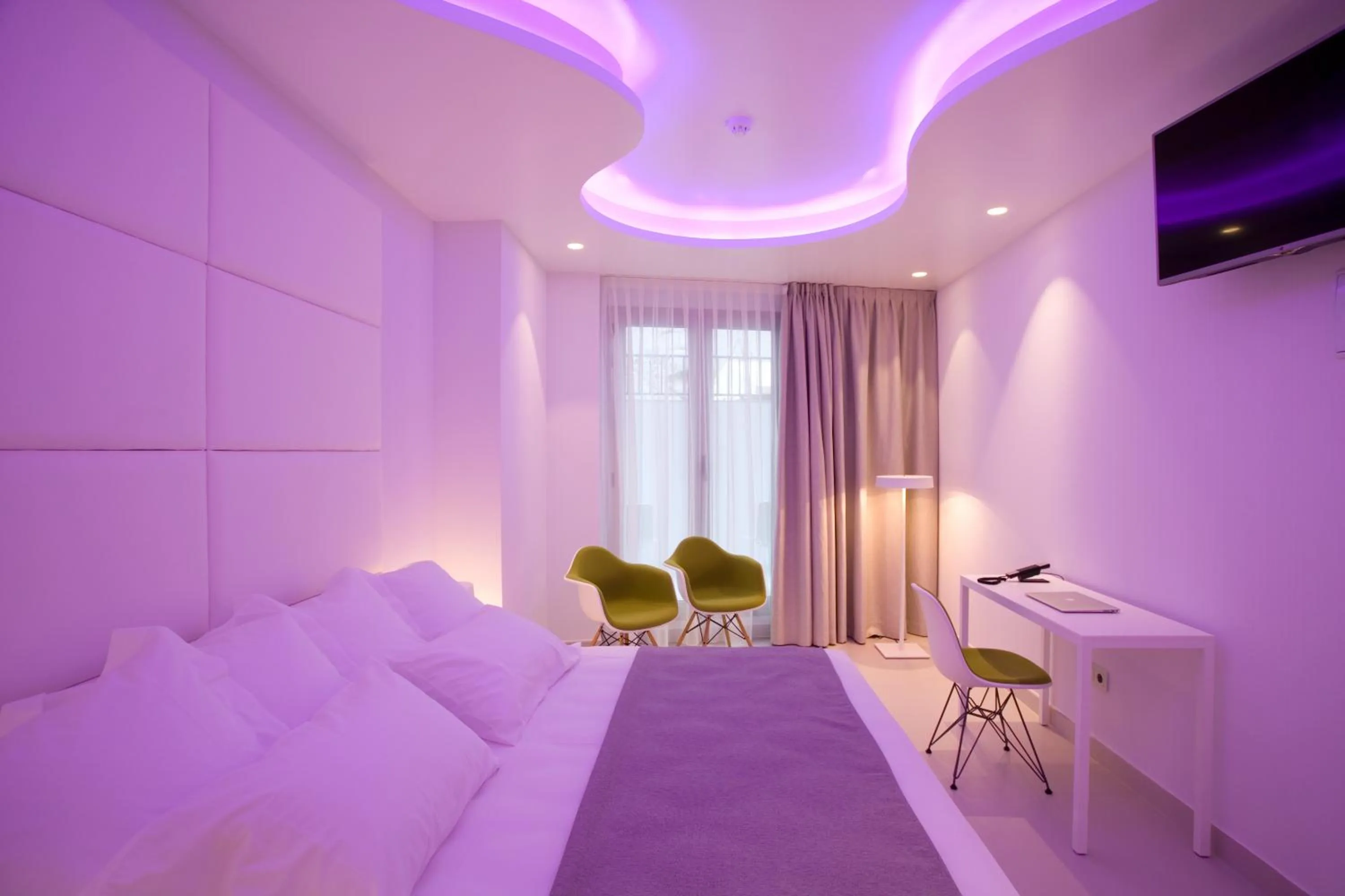 Photo of the whole room, Bed in Hotel Boutique La Mar - Adults Only