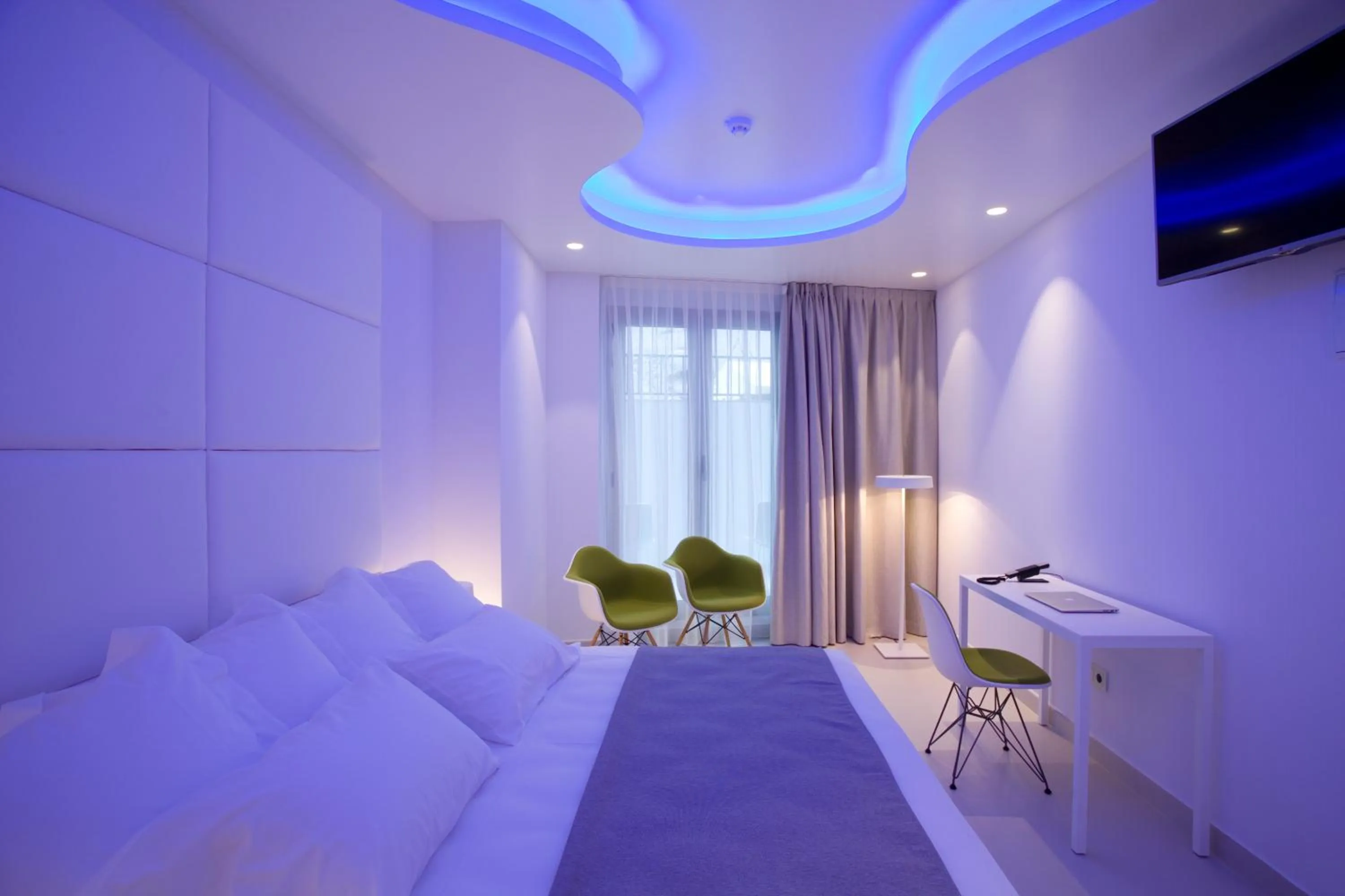 Photo of the whole room, Bed in Hotel Boutique La Mar - Adults Only