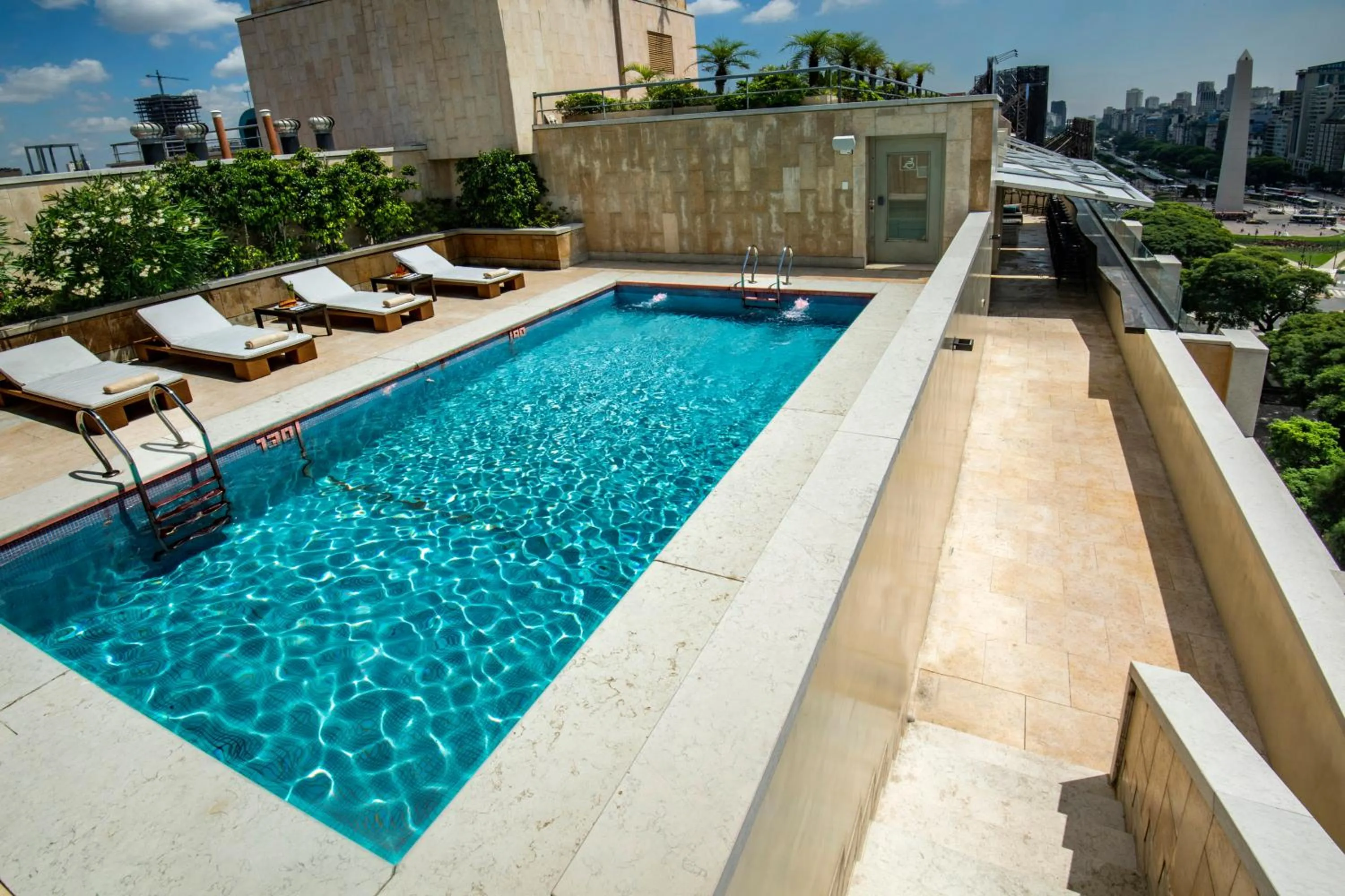 Swimming pool in Hotel Grand Brizo Buenos Aires