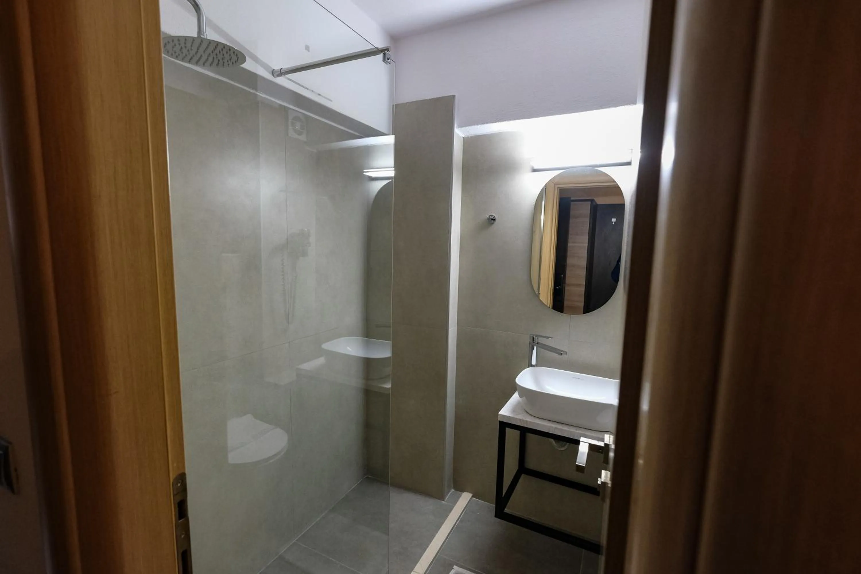 Shower in Kaiafas Lake Hotel